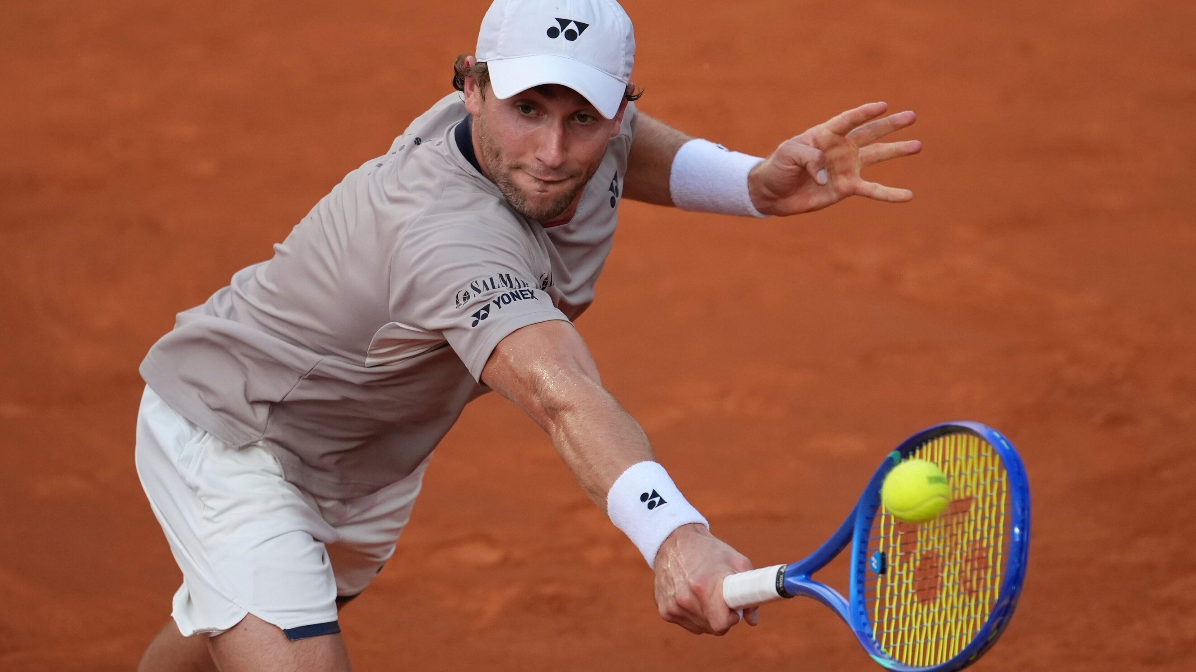 Casper Ruud klopt Luciano Darderi en is als eerste verzekerd van finaleplaats in Rome