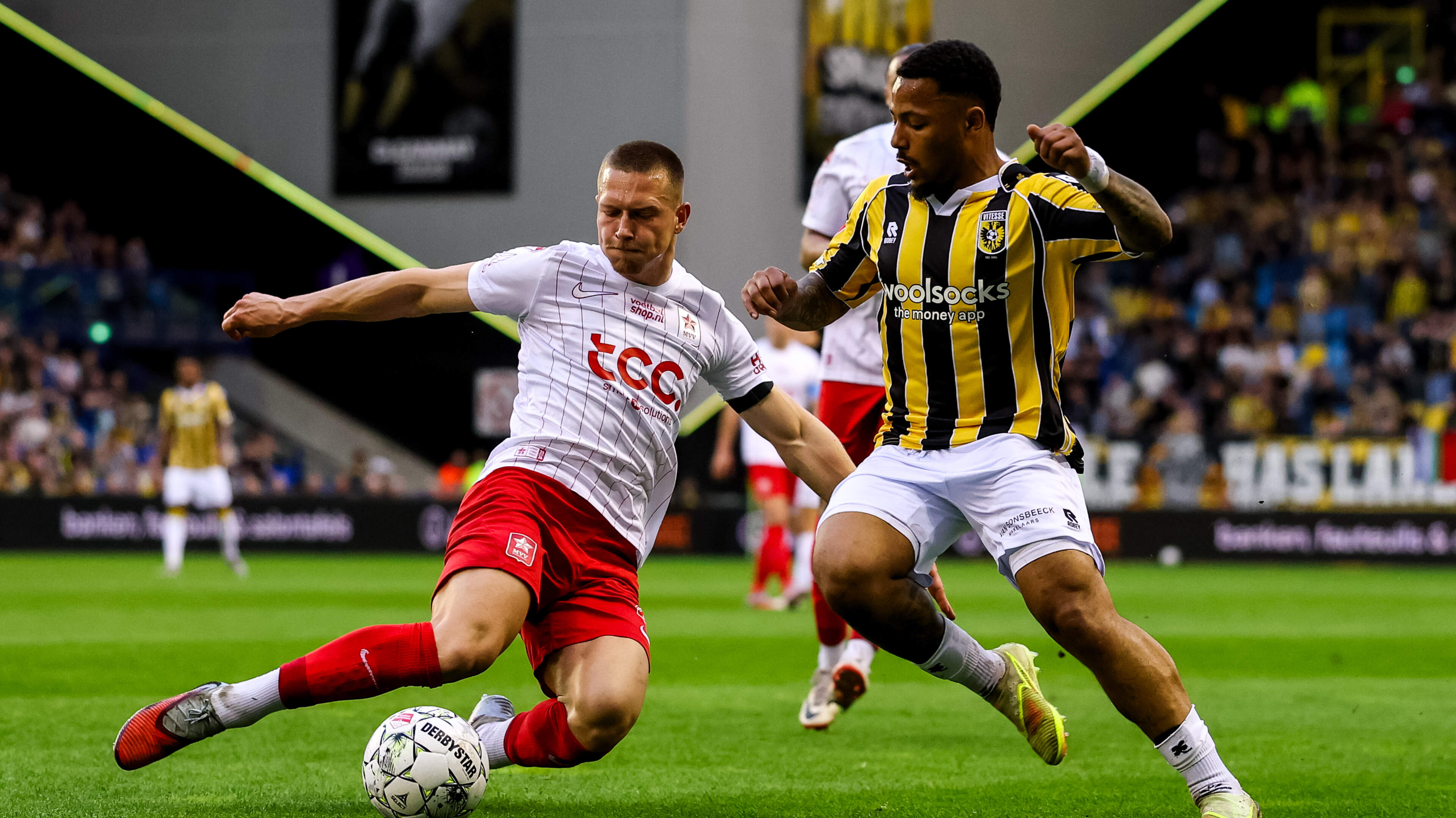 Vitesse verspeelt koppositie in periodestand door gelijkspel in eigen huis tegen MVV