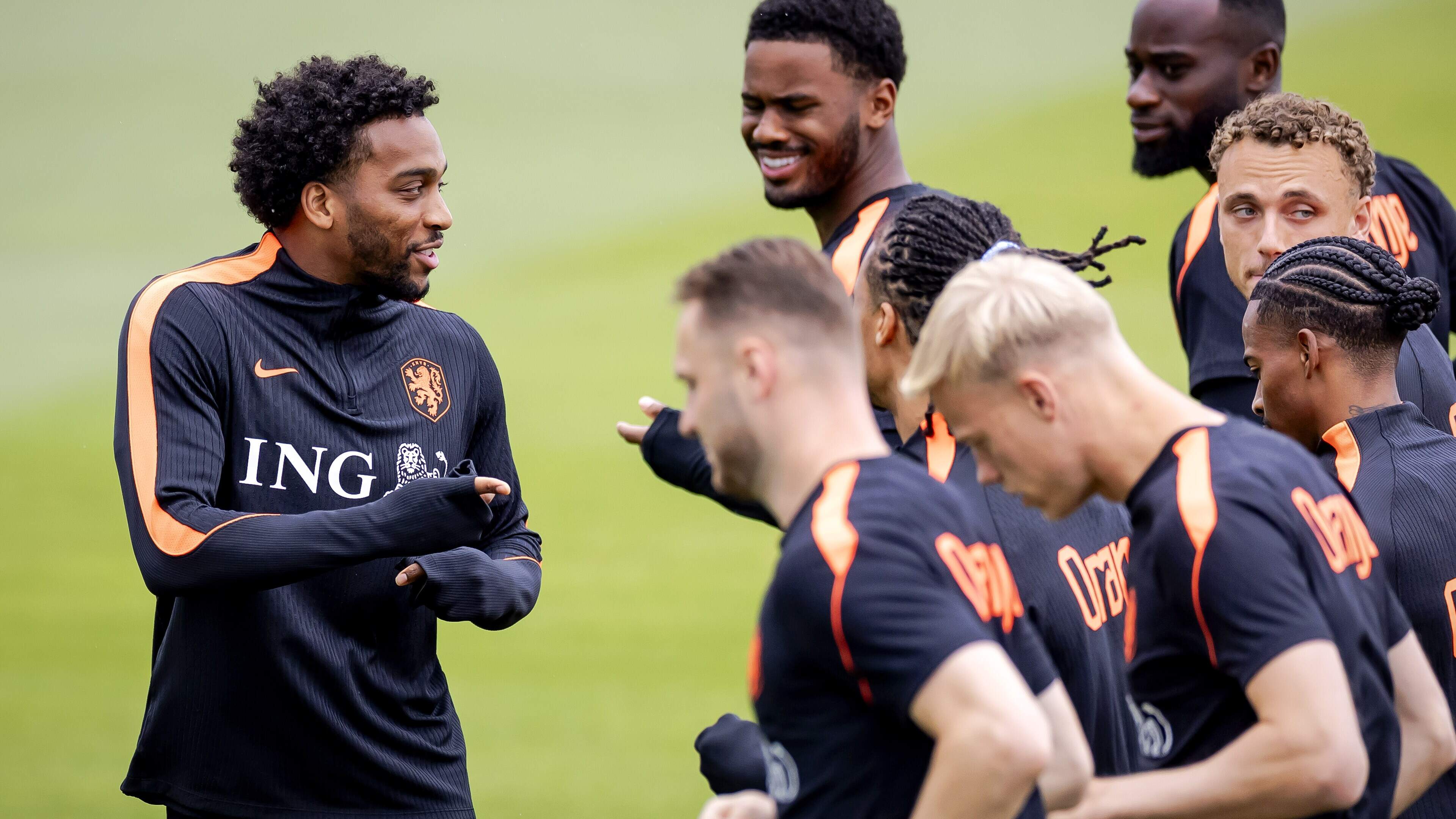 Nederlands elftal traint weer met Quinten Timber, Lutsharel Geertruida ook present dag na tackle Weghorst