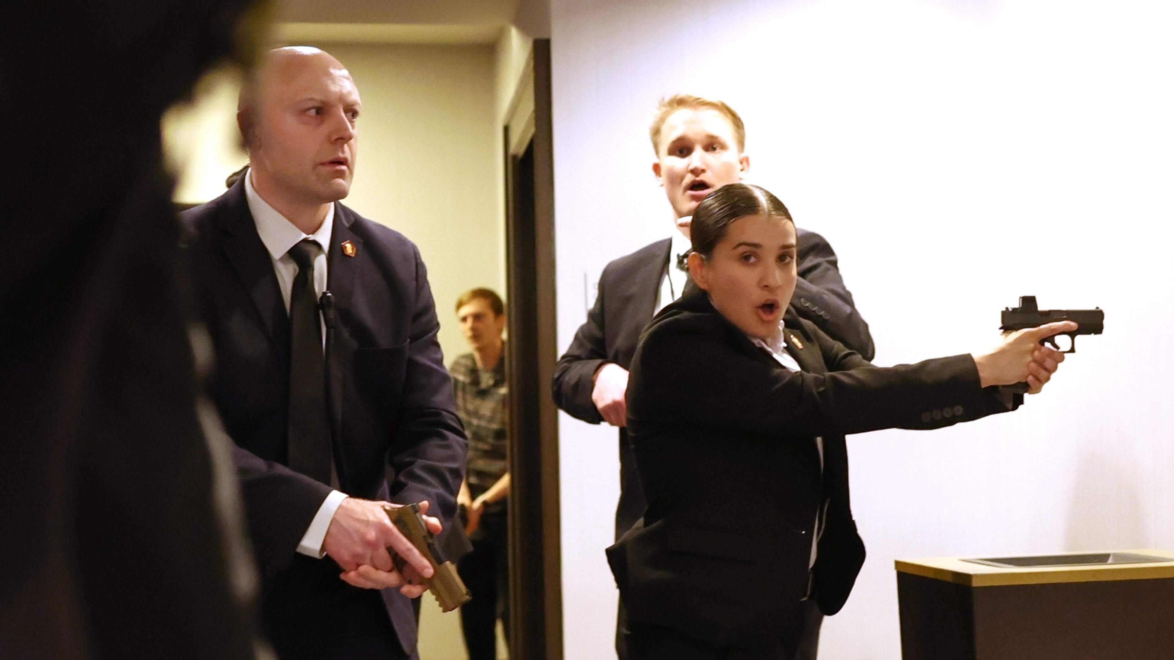 ’Geen gewone mensen’: dit zijn de mannen en vrouwen van de Secret Service, die in het uiterste geval een kogel opvangen voor Trump