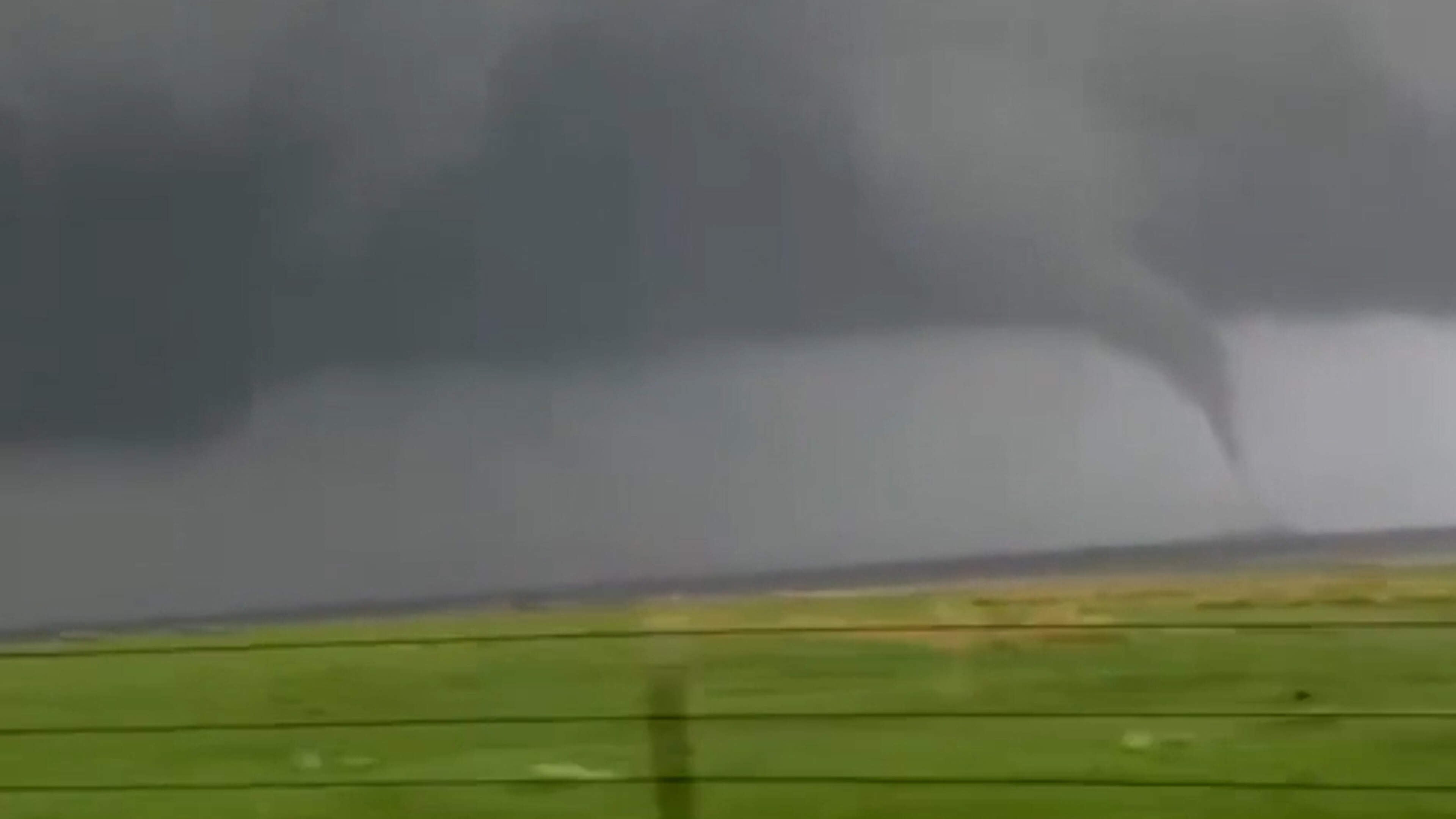 Angstig beeld: meerdere tornado’s waargenomen in Oklahoma