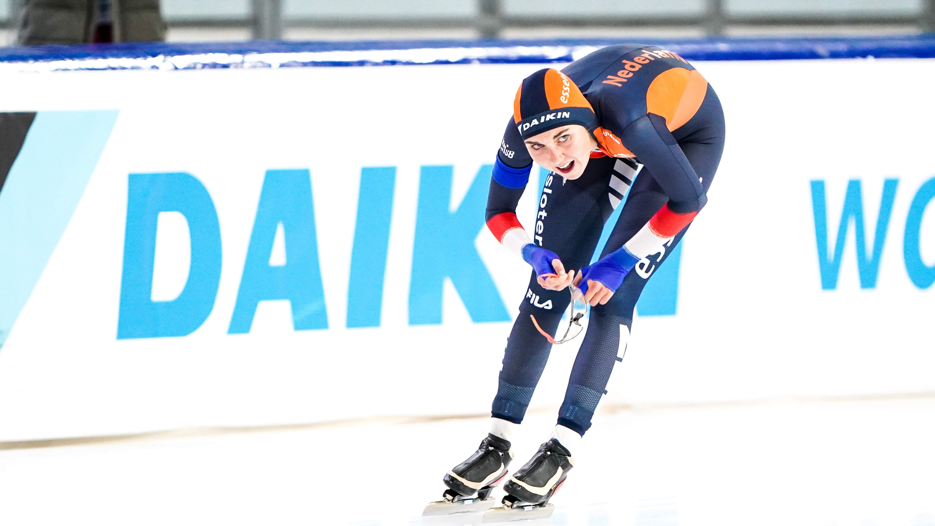 Sanne in ’t Hof Wins 5000 Meter B-Group at World Cup Heerenveen