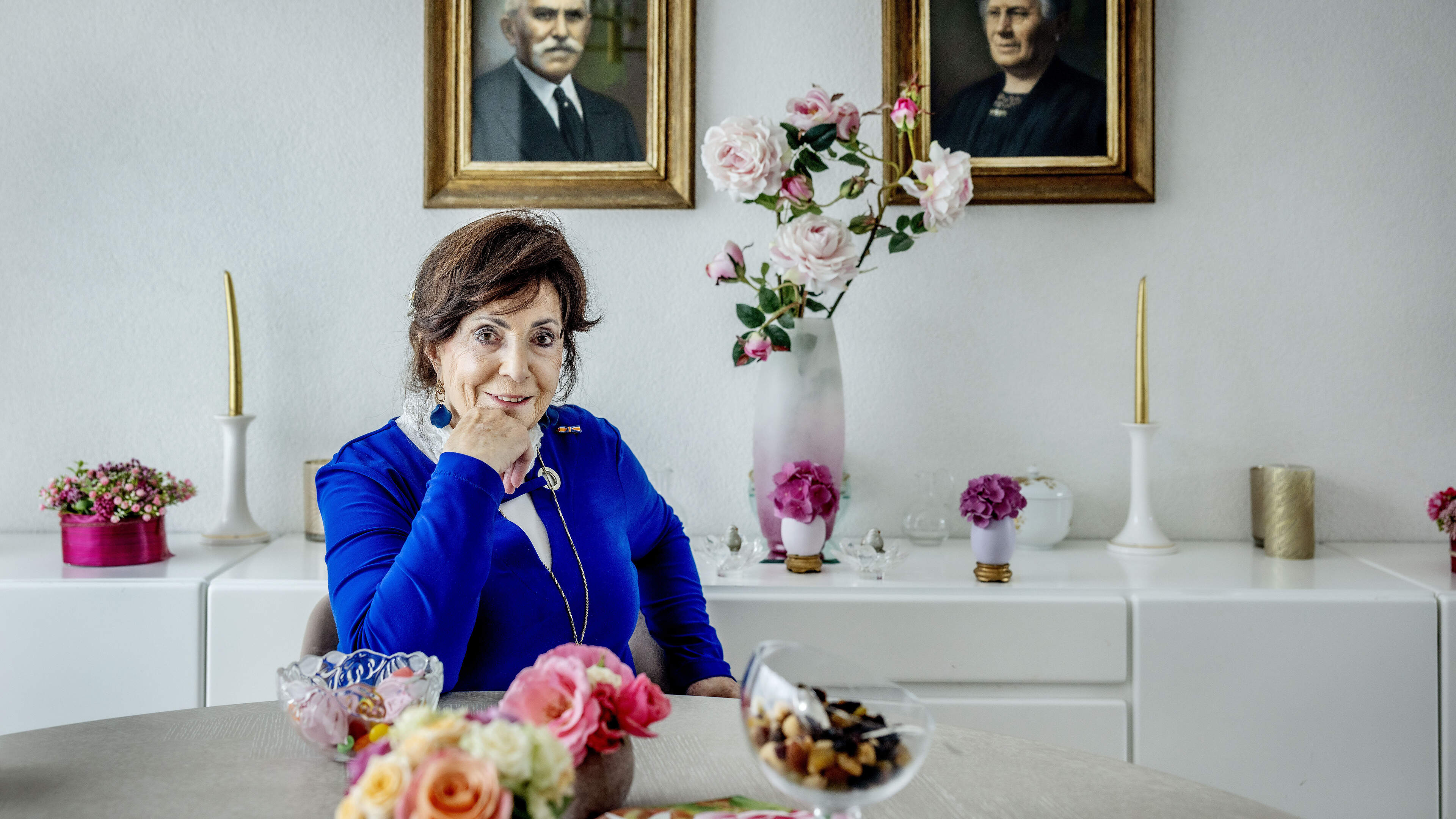 Holocaustoverlevende en kranslegger Deborah (84) woedend om discussie rond herdenking Rotterdam: ’Het is een schande, het is pure Jodenhaat’