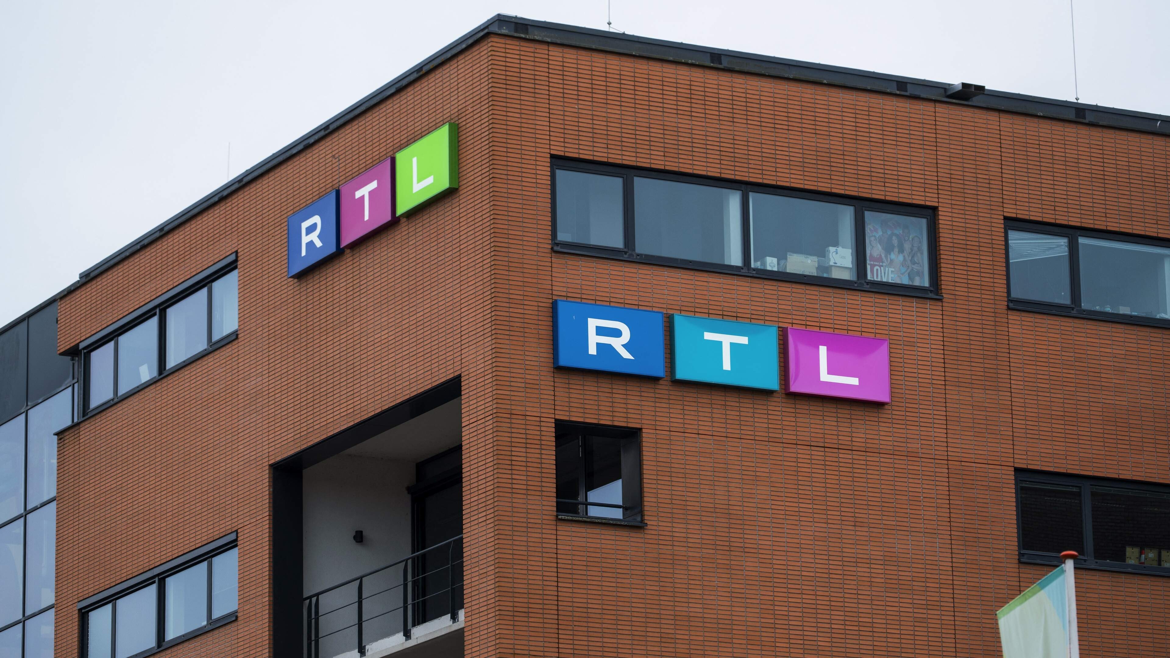 RTL herdenkt Peter R. de Vries: ’Zeer geliefde collega’