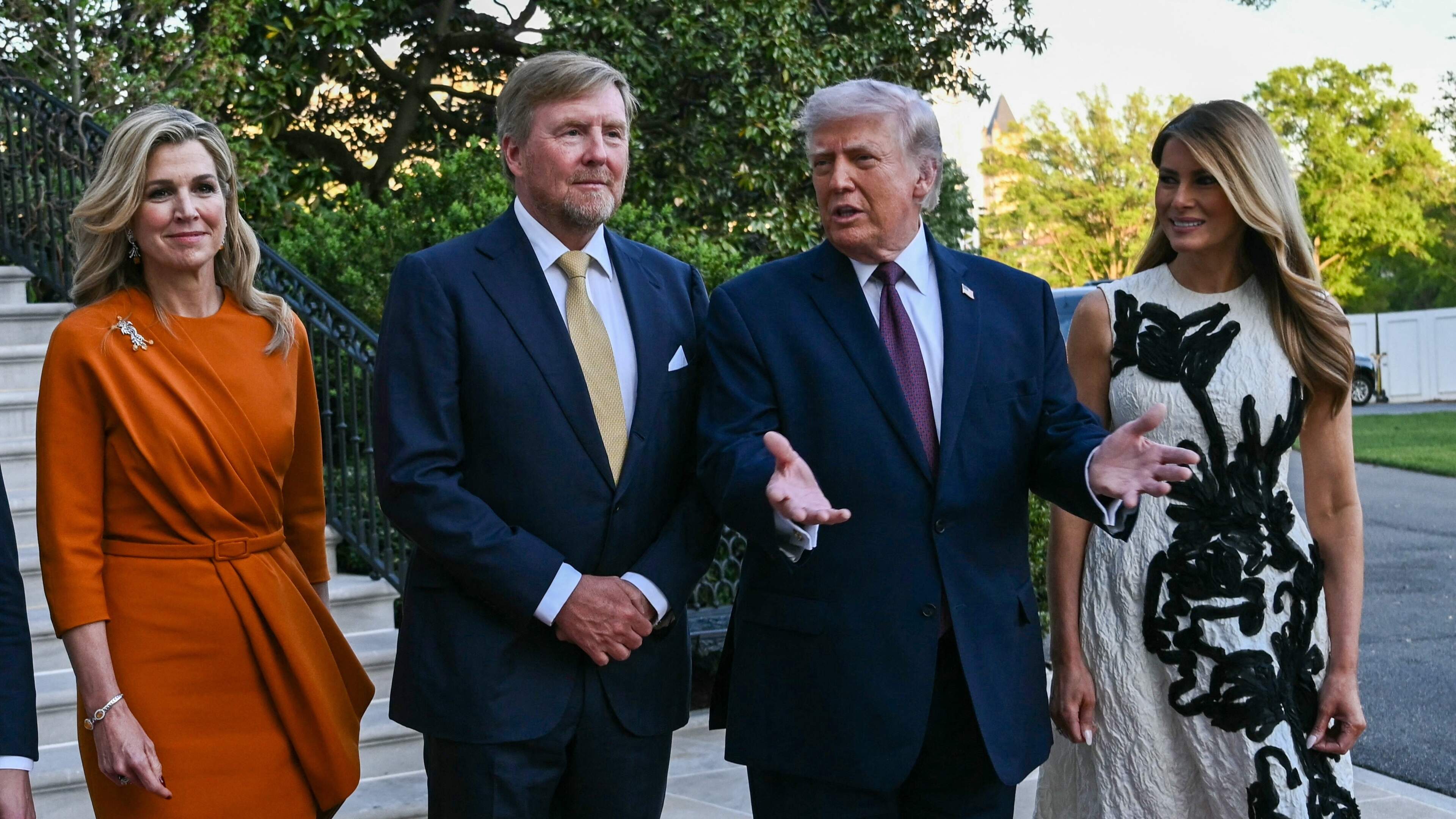 Spinaziesoep, tongfilet en een flink stuk taart: dit aten Willem-Alexander en Máxima samen met Donald Trump in het Witte Huis