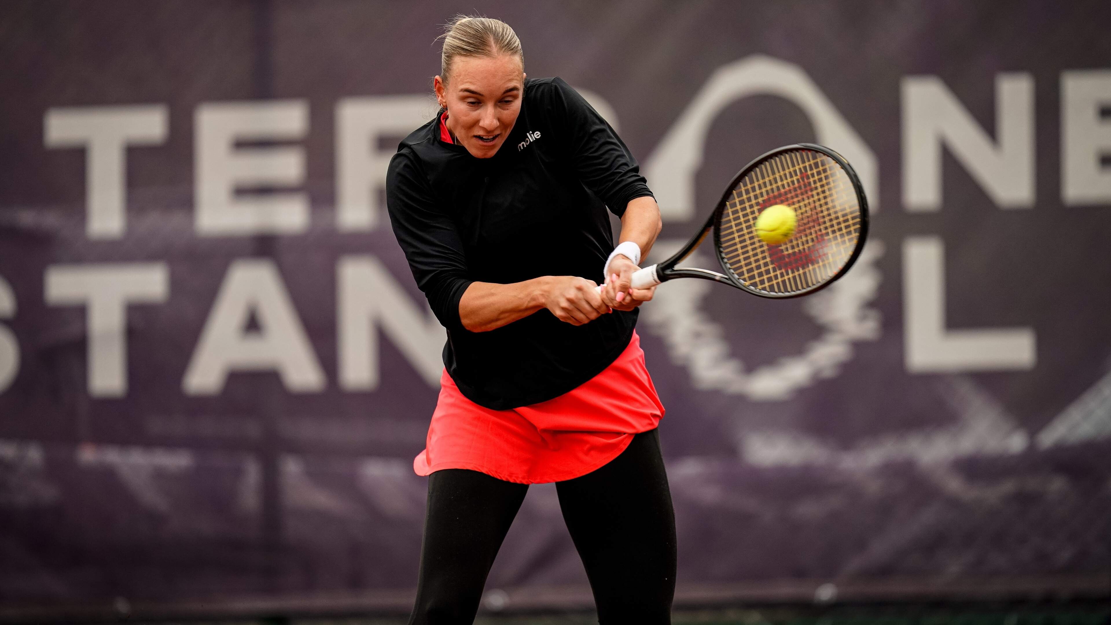 Anouk Koevermans niet naar tweede ronde kwalificatietoernooi Roland Garros