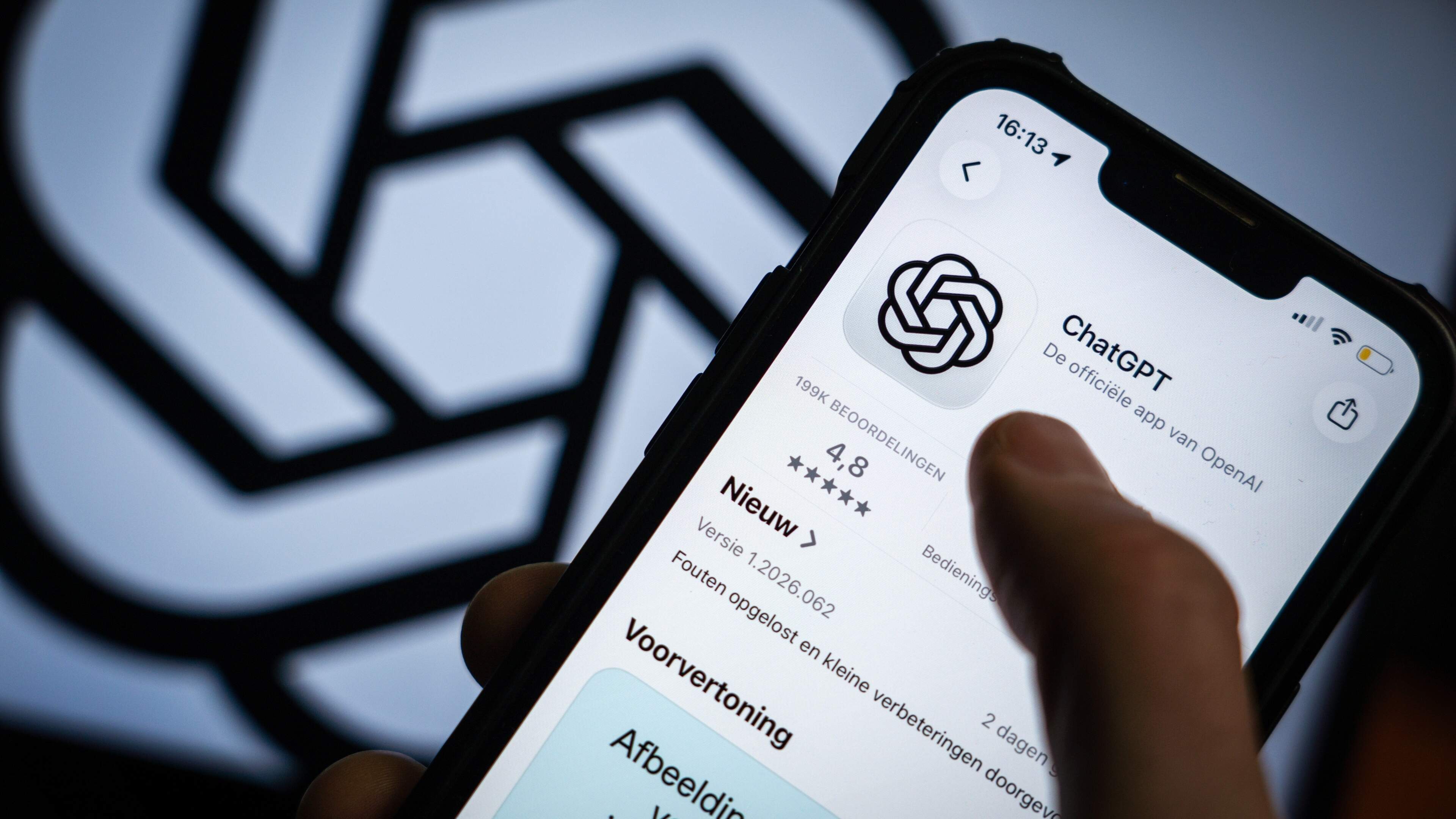 Image for the article: ChatGPT wil meekijken op jouw bankrekening: nog een stap verder om alles te weten over gebruikers