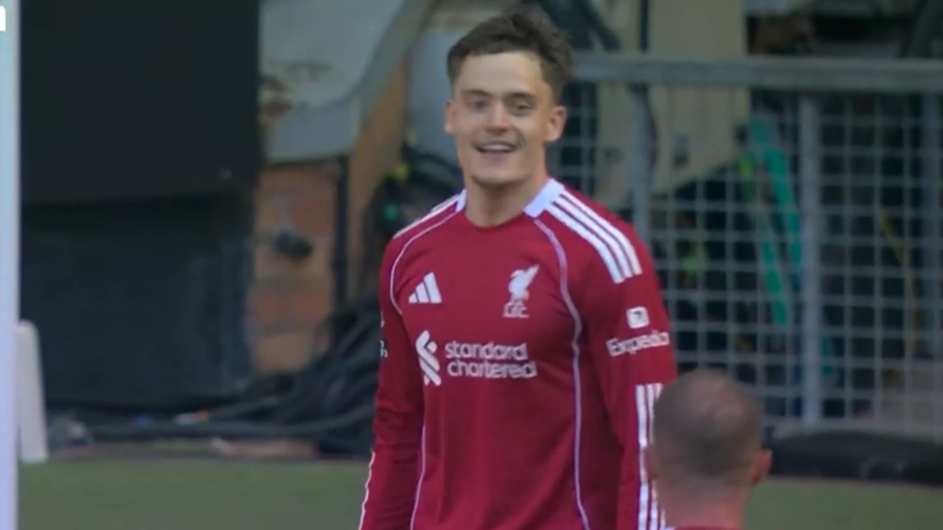 Videogoal: Florian Wirtz gooit wedstrijd op slot met fraaie goal voor Liverpool