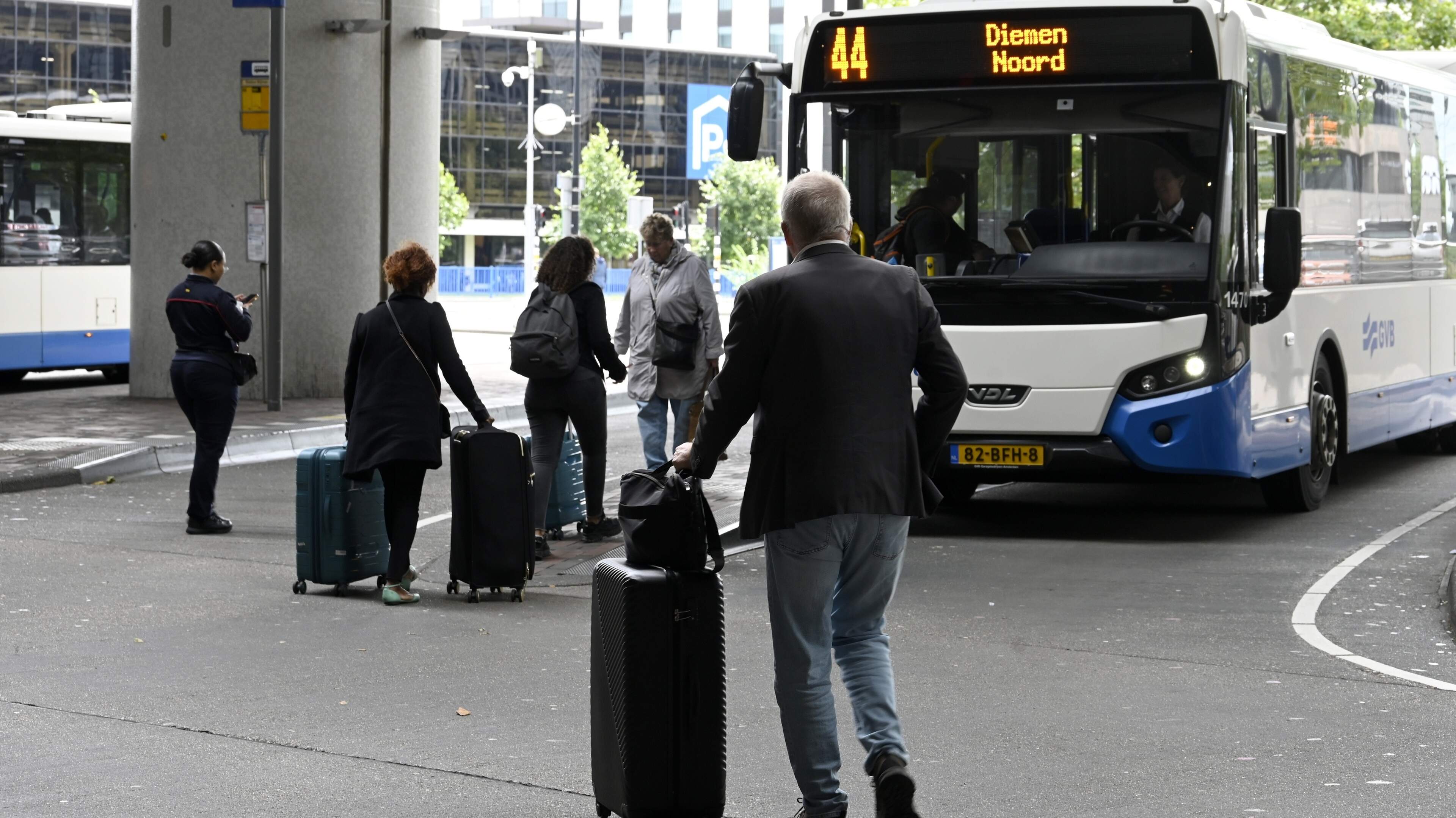 Ontmoeting met passagier laat buschauffeur Peter niet meer los: ’Wat zou er van hem geworden zijn?’