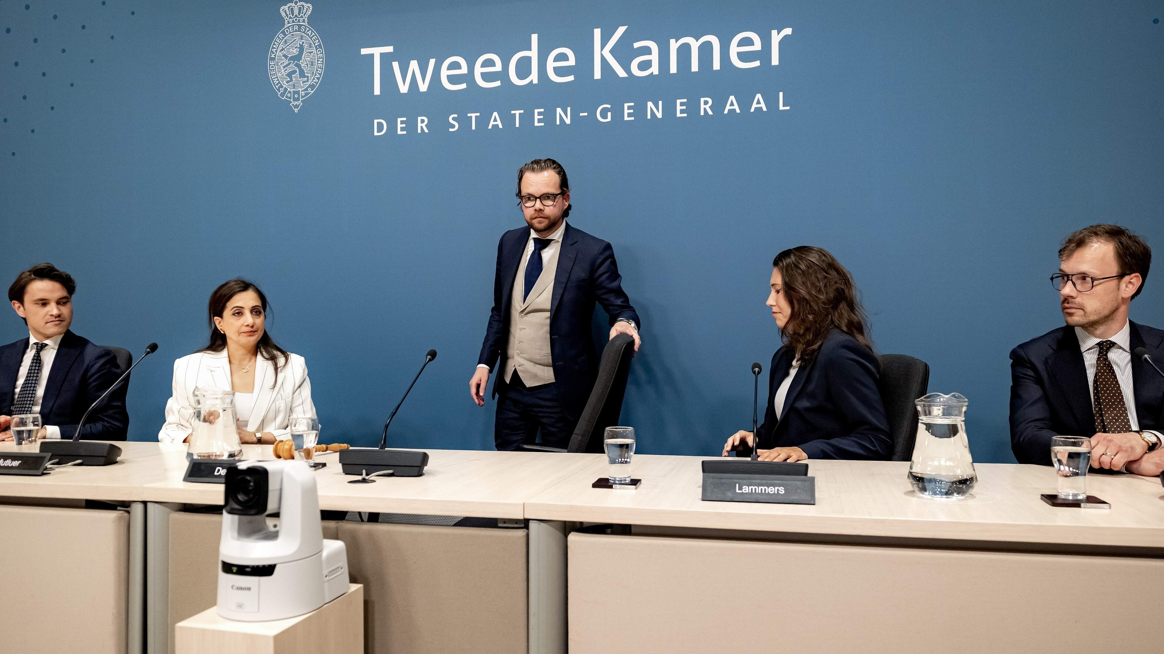 Ariannes broer John stierf aan corona, terwijl hij het virus maar een verzinsel vond: ’Ik wilde als hij weer beter was, vragen of hij er nou wél in geloofde’