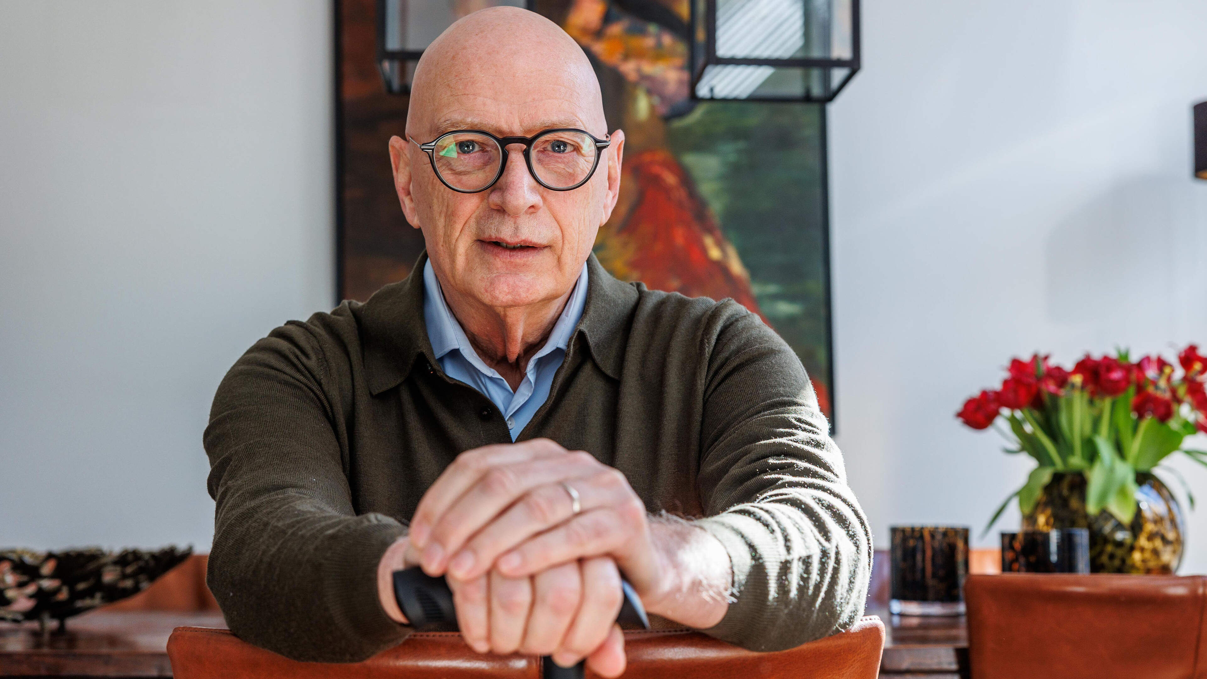 Henk (68) werd op matje geroepen omdat hij een hond meenam in ambulance: ’Strikt verboden’