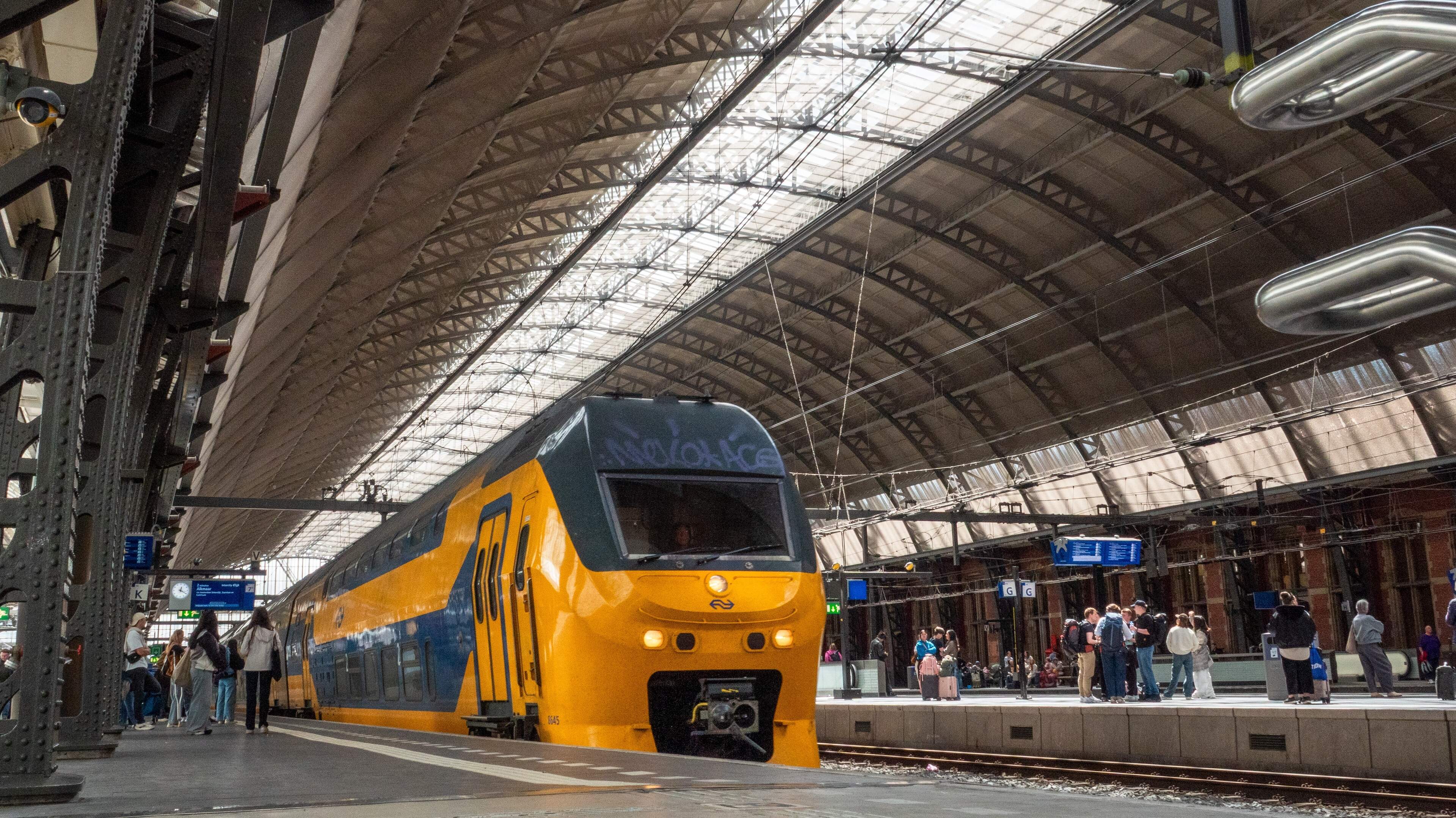 LIVE | Blikseminslag legt treinverkeer tussen Amsterdam CS/S
