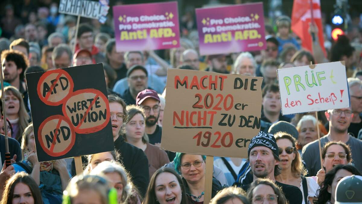 Onvrede groeit in Berlijn: duizenden mensen de straat op om te demonstreren tegen AfD
