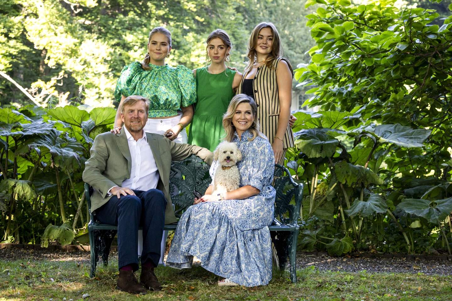 Dít dragen Máxima en de prinsessen tijdens fotosessie: 'Groene