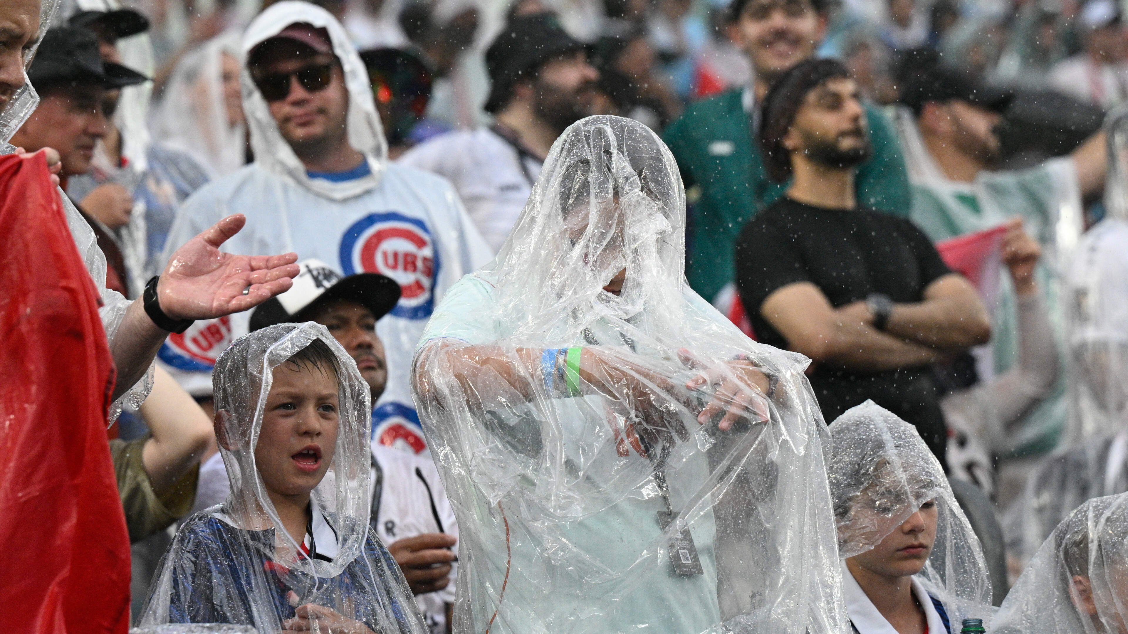 Spectators leave stadium, France-Iraq 2026 World Cup match resumes after two hours: severe weather produces spectacular images