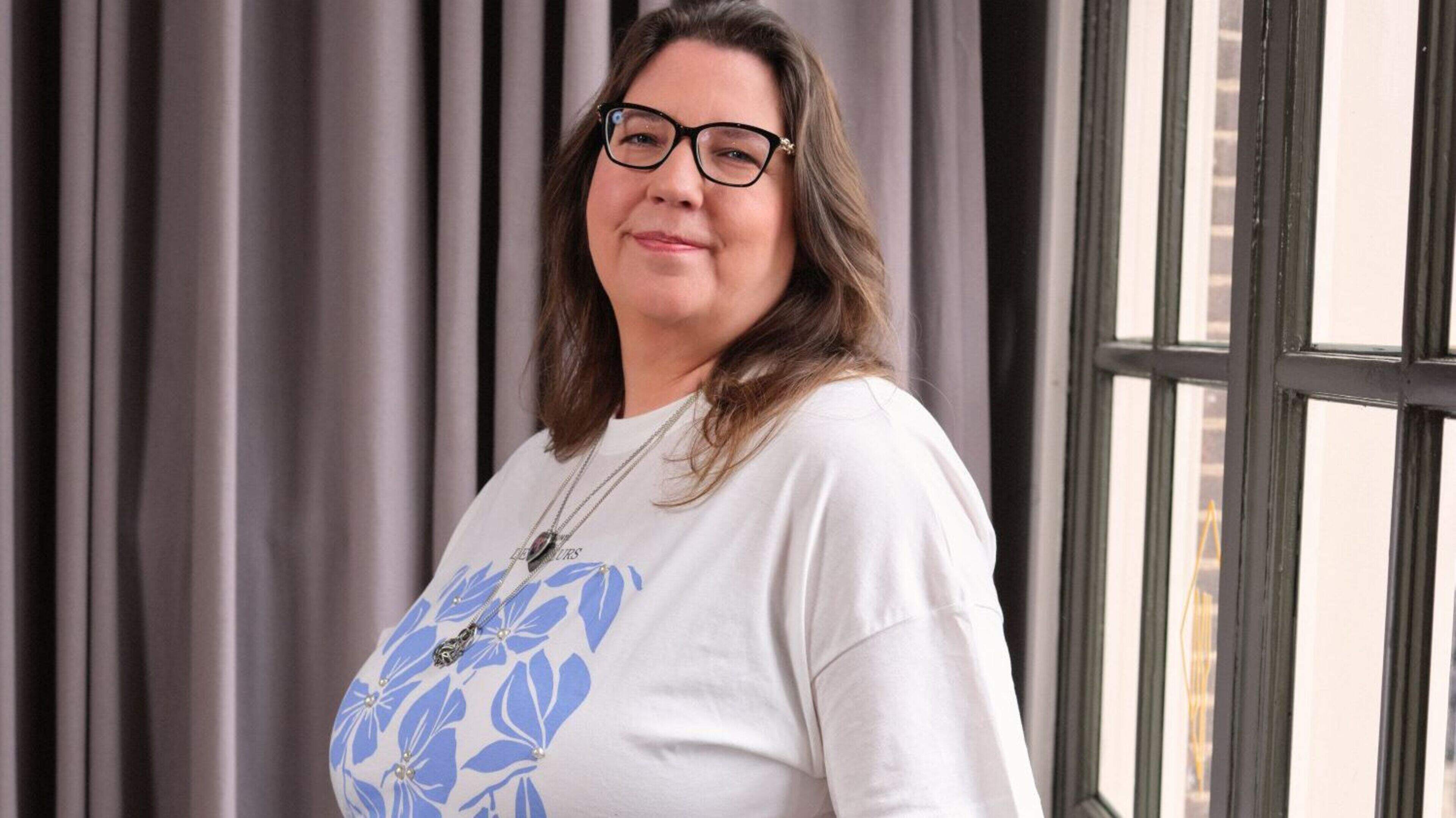 Sandra’s dochter werd slachtoffer van kindermisbruiker Mels van B: ’Ik wilde wegkruipen toen ik die vreselijke details hoorde’