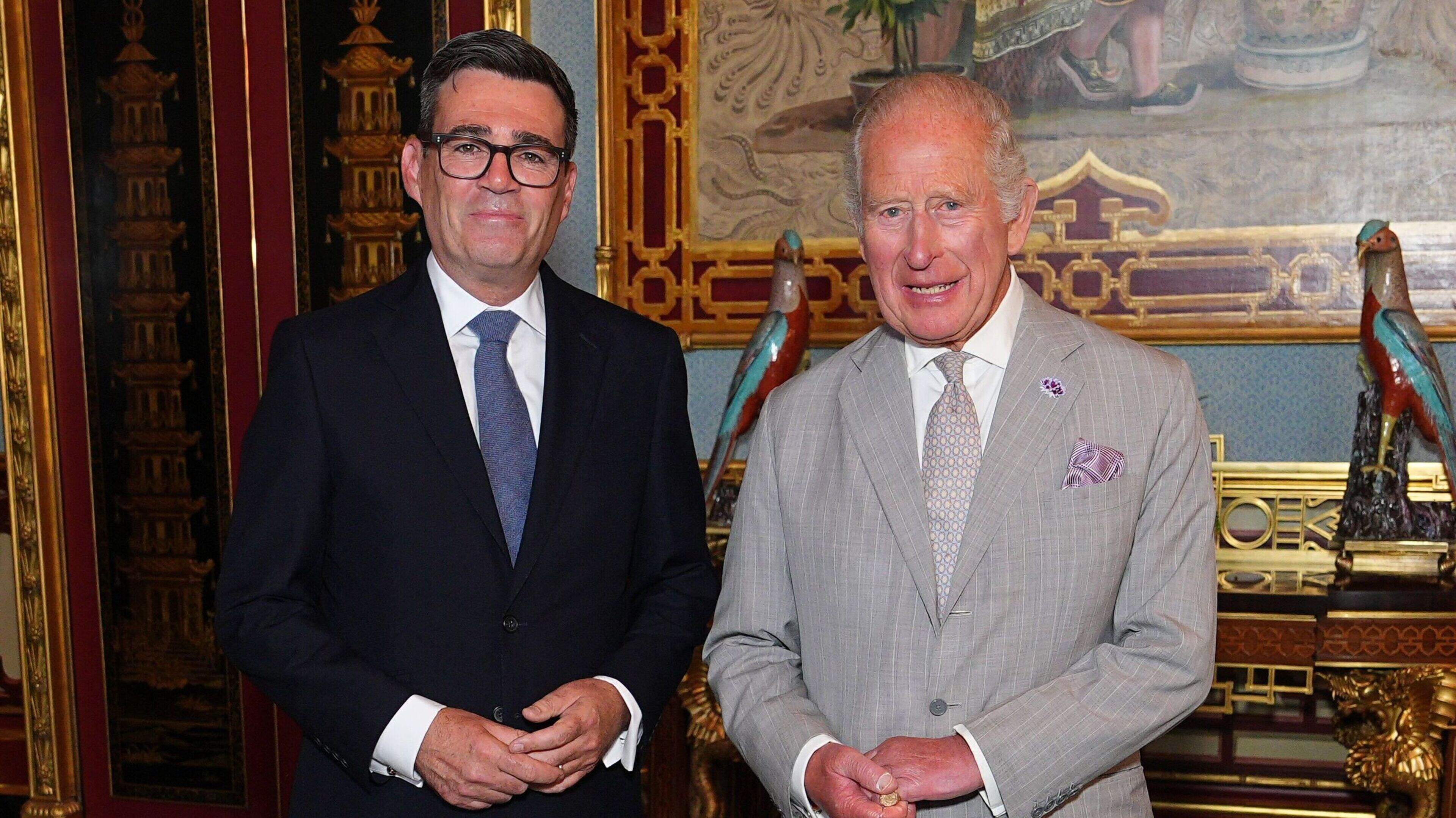 Burnham aangetreden als nieuwe premier Verenigd Koninkrijk, afgetreden Starmer spreekt steun uit voor opvolger