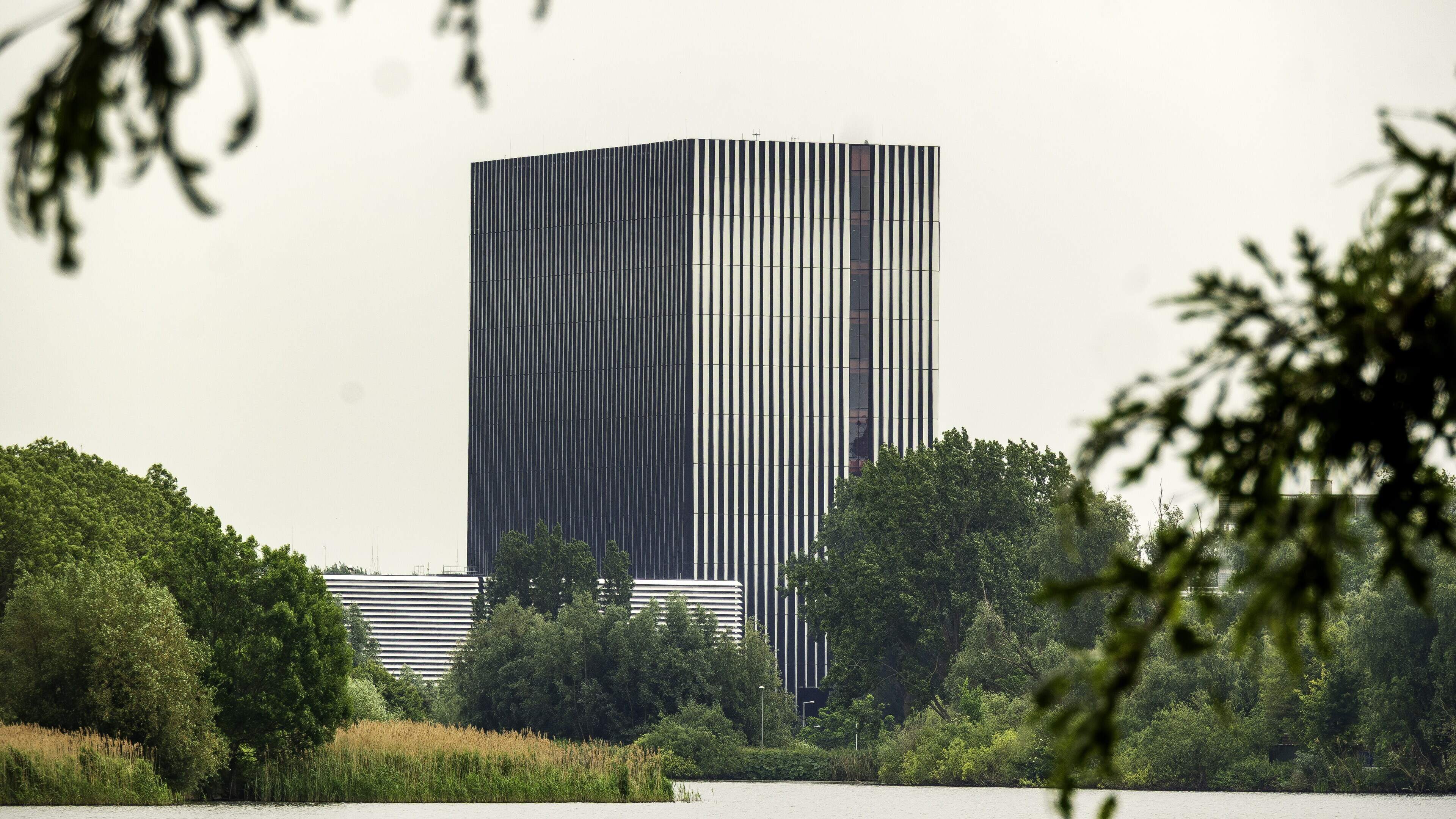 Amsterdam-Zuidoost staat op tegen Amerikaanse techgigant: ’Streep door datacenter!’