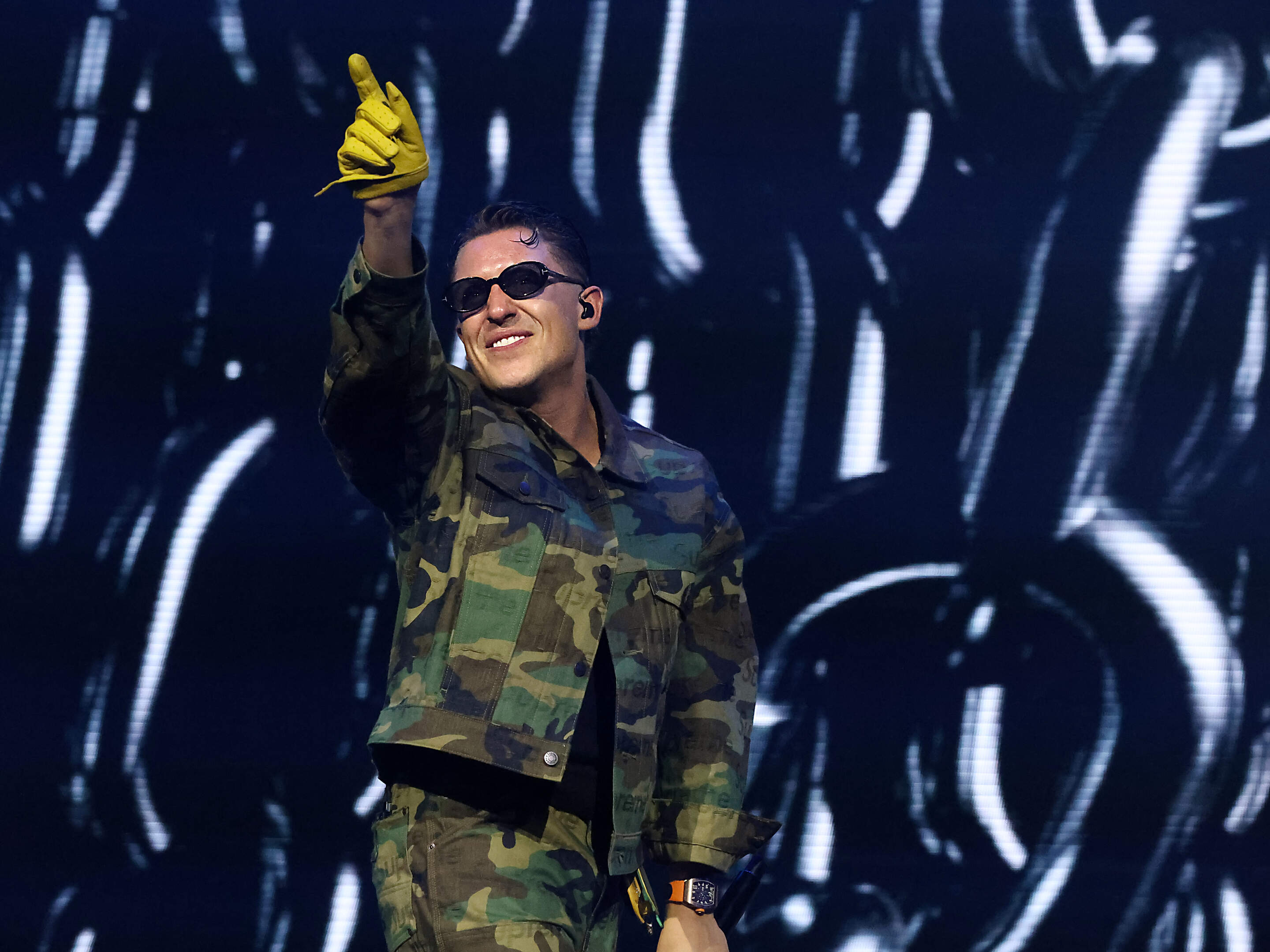 Lil Kleine rapt met legendarisch New Wave over 'bitches' en