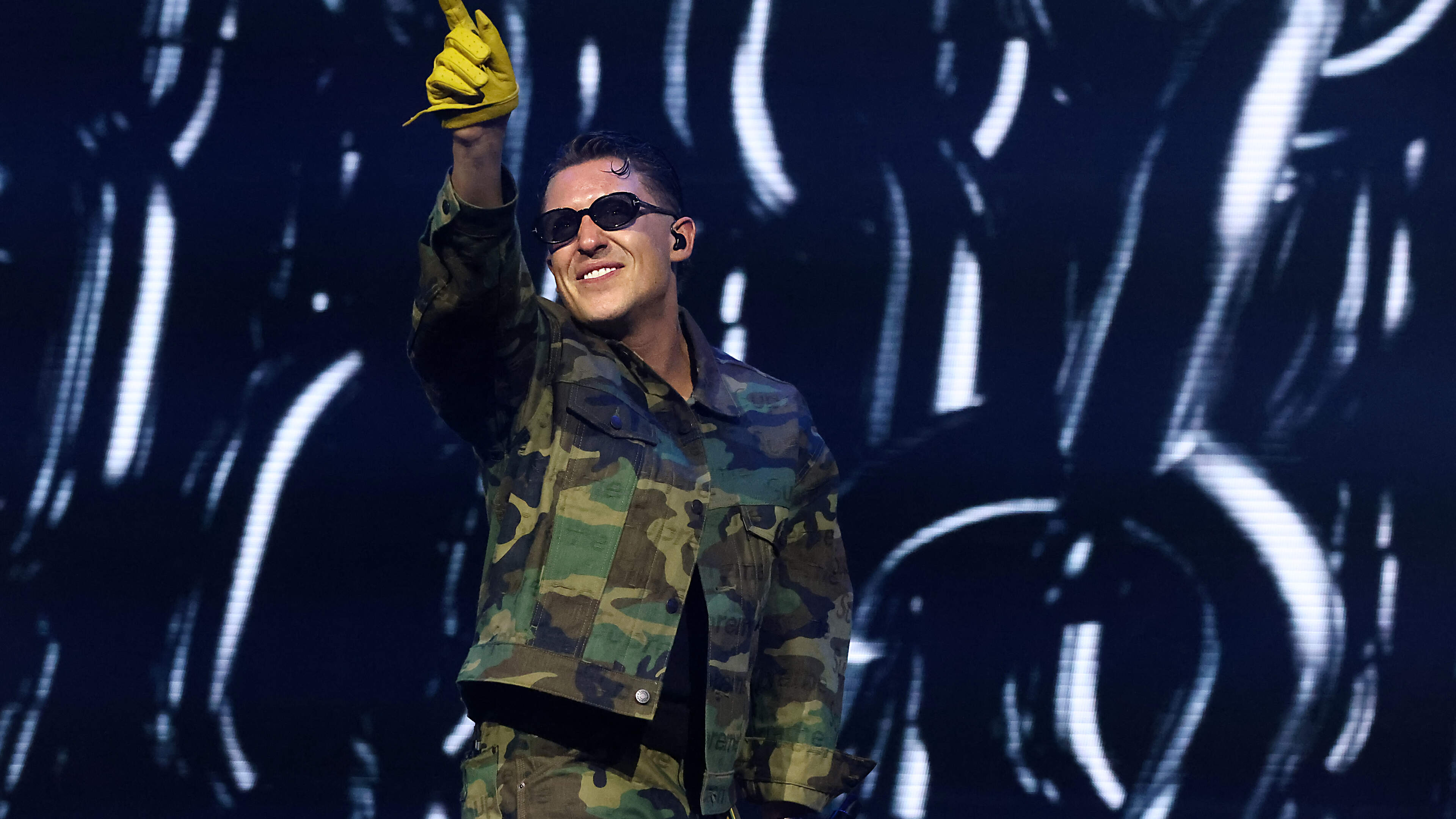 Lil Kleine rapt met legendarisch New Wave over 'bitches' en