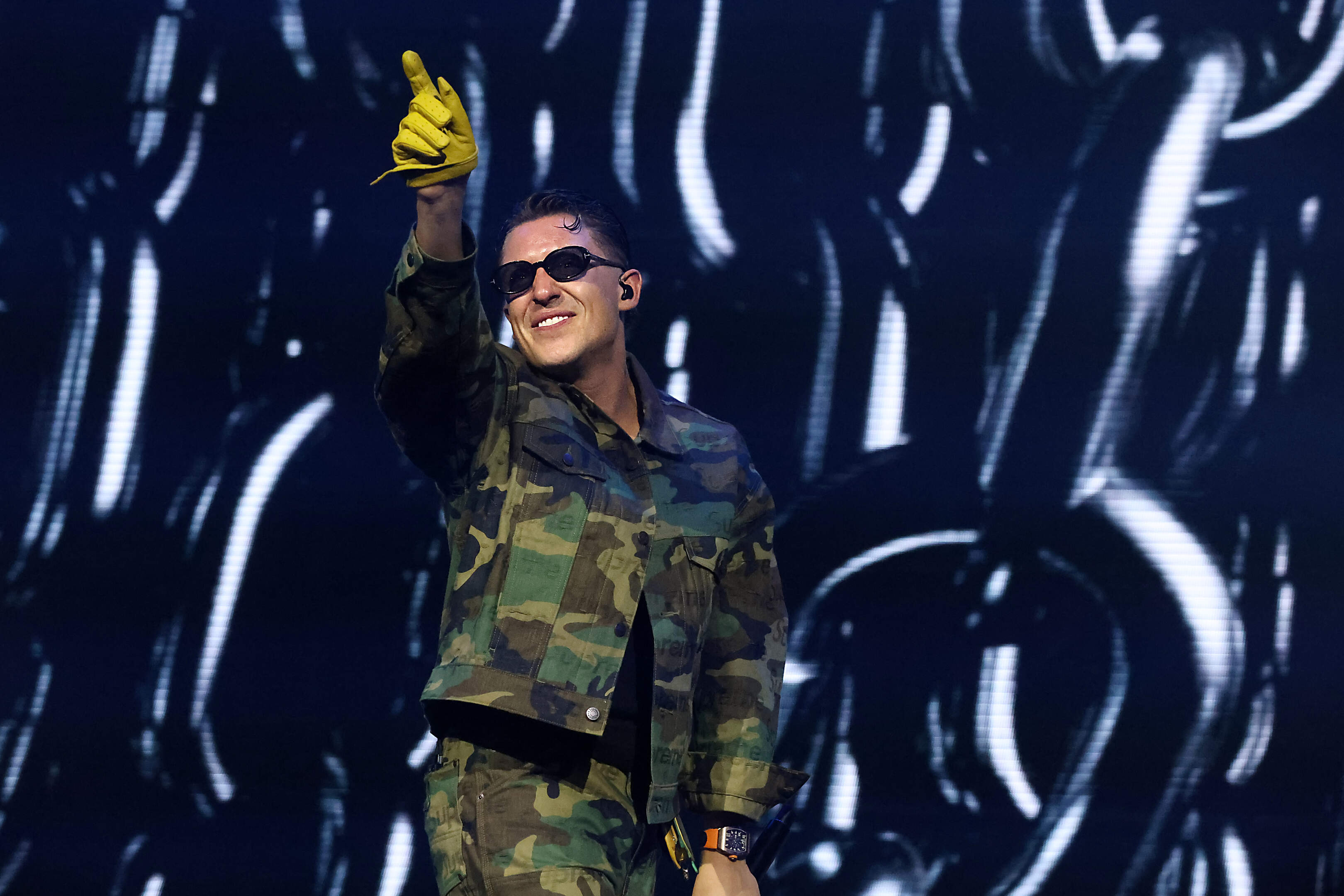 Lil Kleine rapt met legendarisch New Wave over 'bitches' en