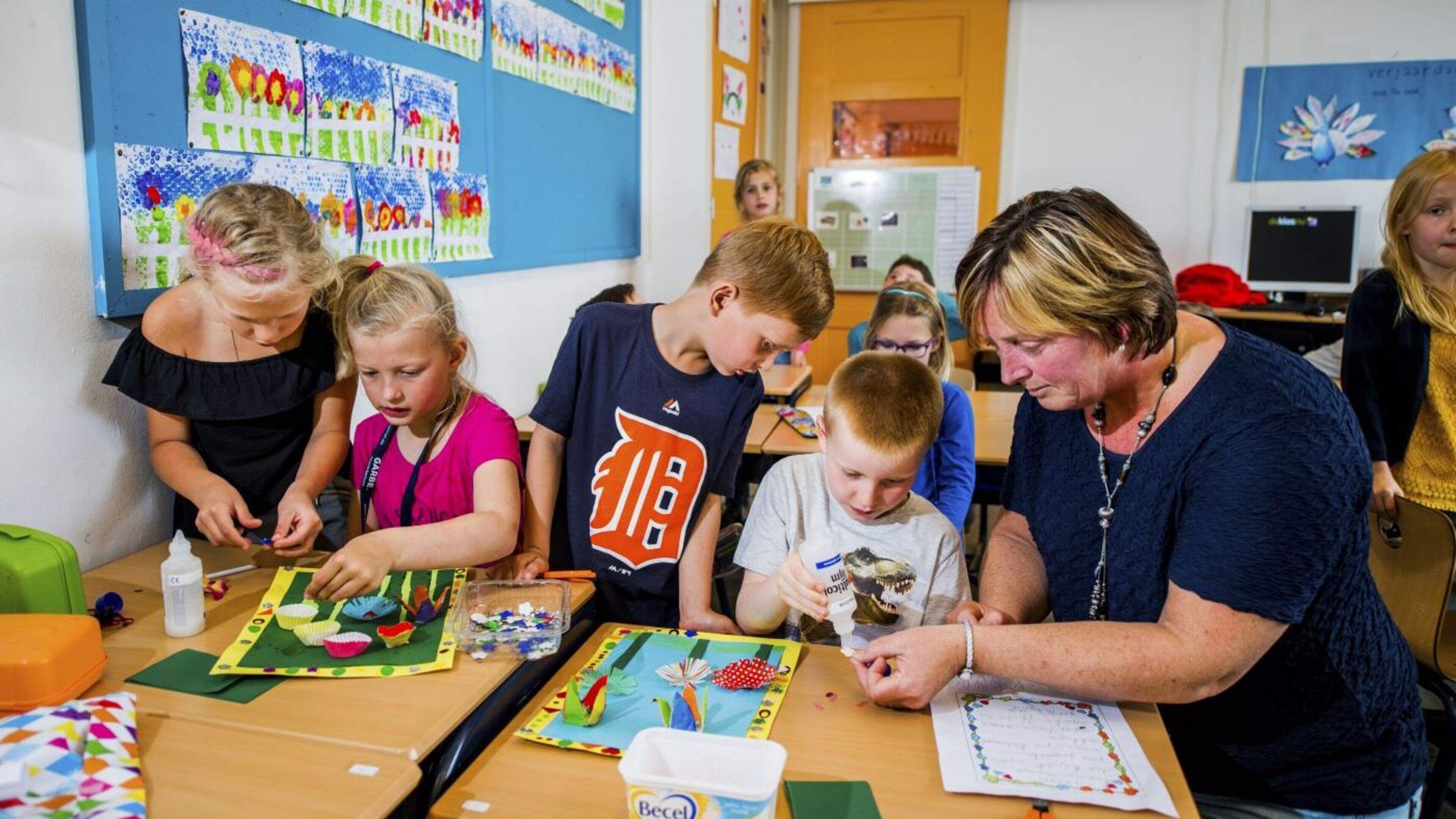 Praat mee: Begrijp jij dat sommige scholen de cadeautjes voor Moederdag hebben afgeschaft?