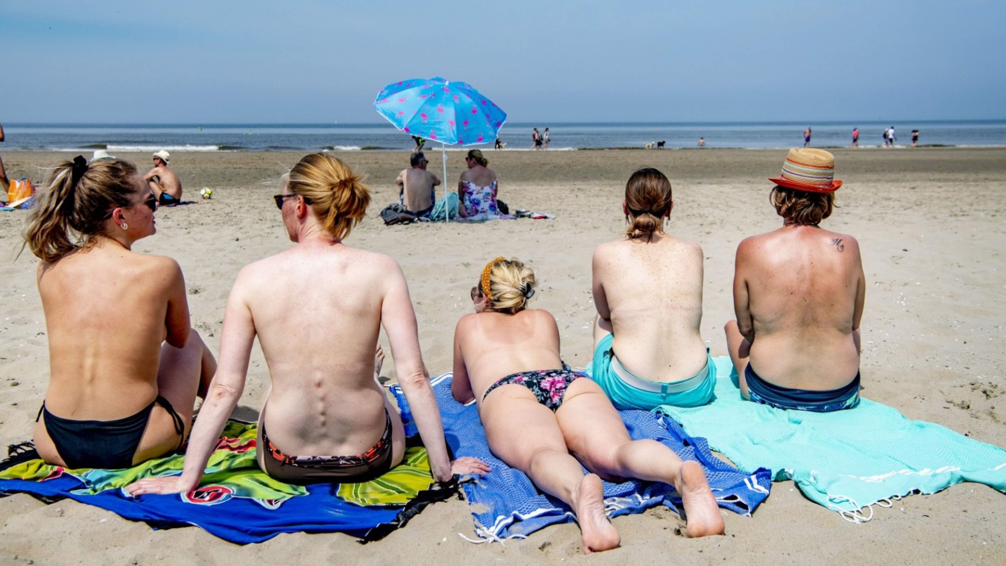 Schaamte voor topless zonnen is nergens voor nodig: ’Het is je goed recht’