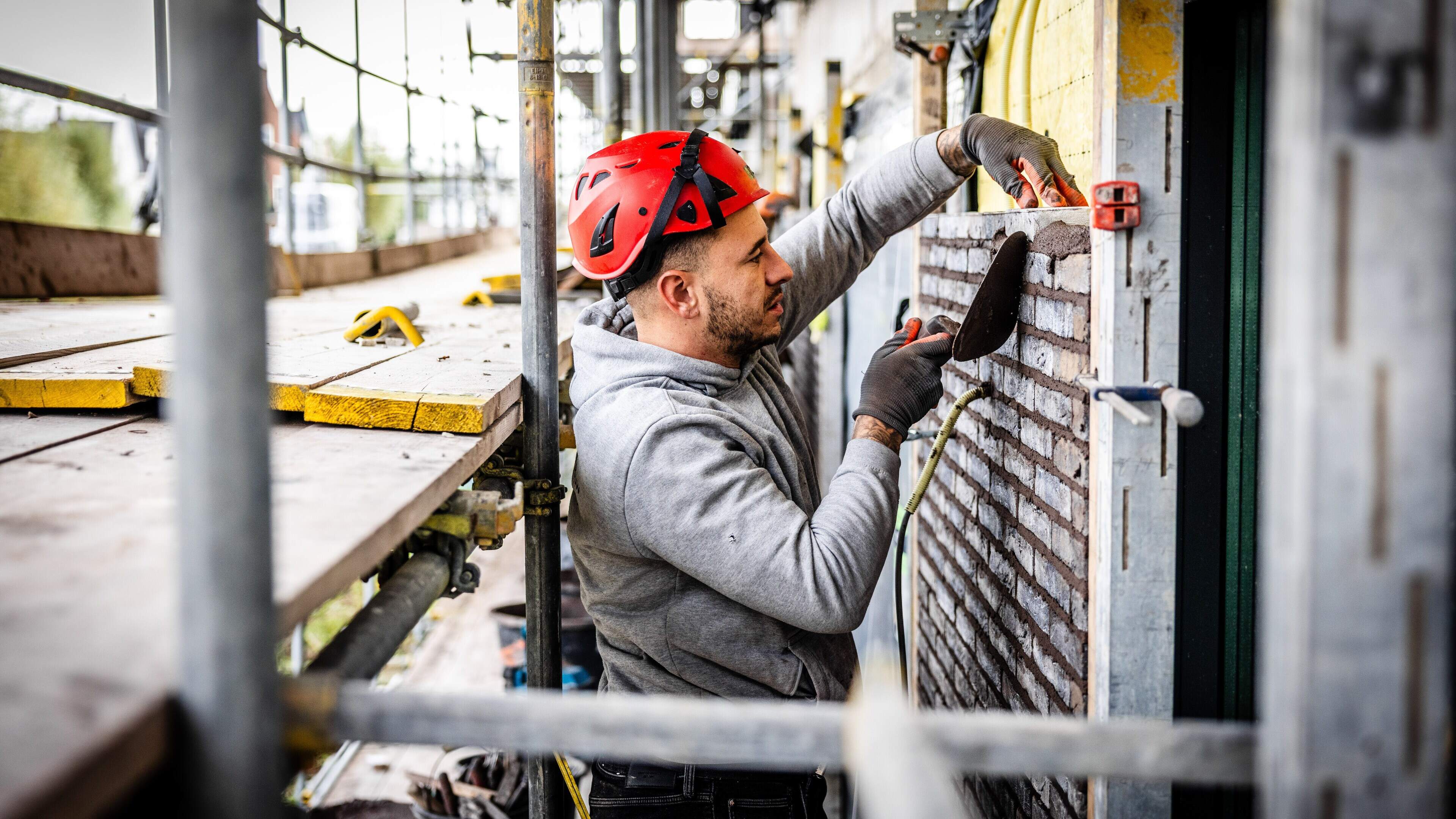 Small businesses especially hesitant to hire them, but self-employed construction workers are mostly genuine entrepreneurs