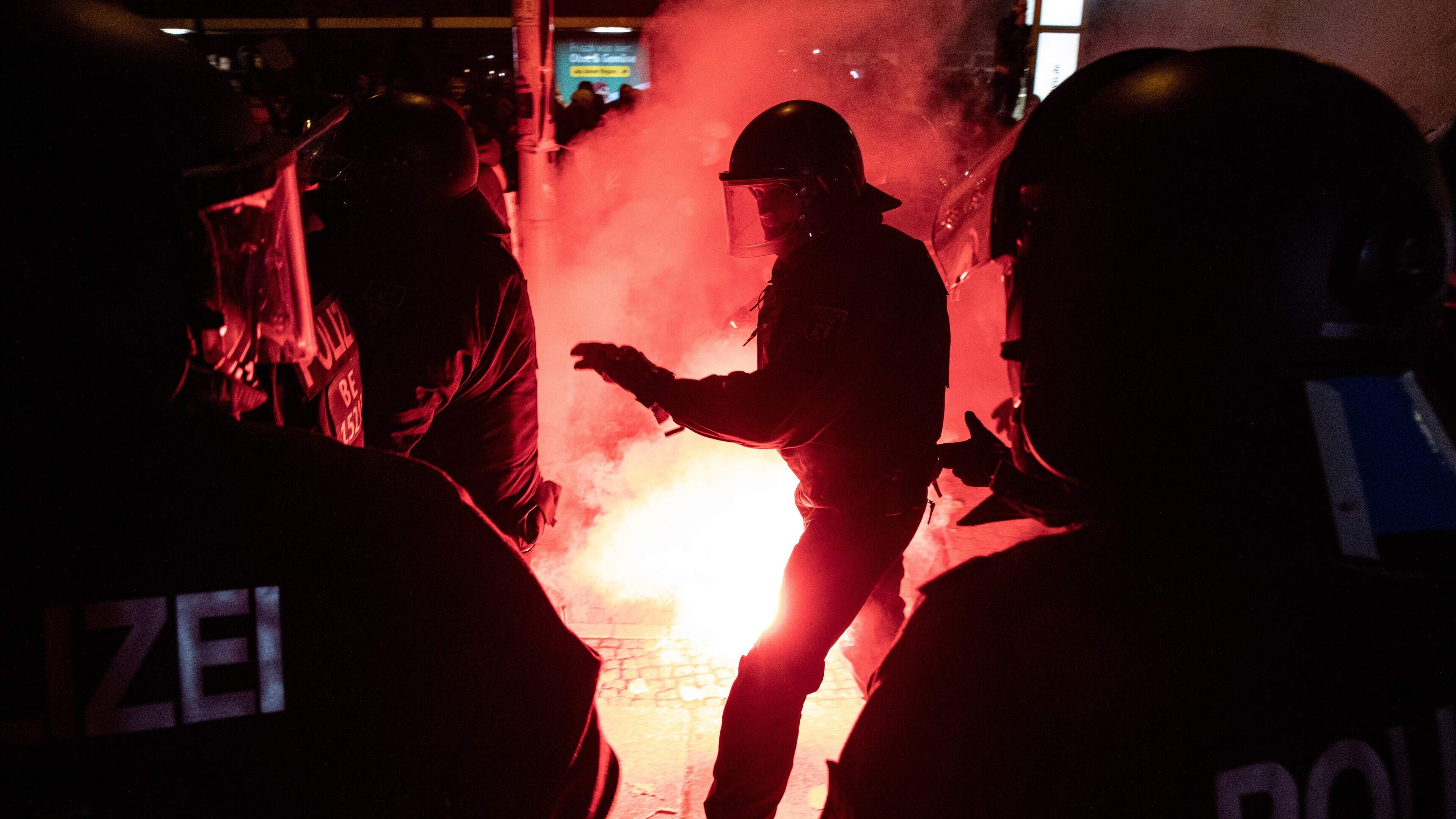 LIVE | Politie gewond geraakt bij jongerenprotesten in verschillende Duitse steden