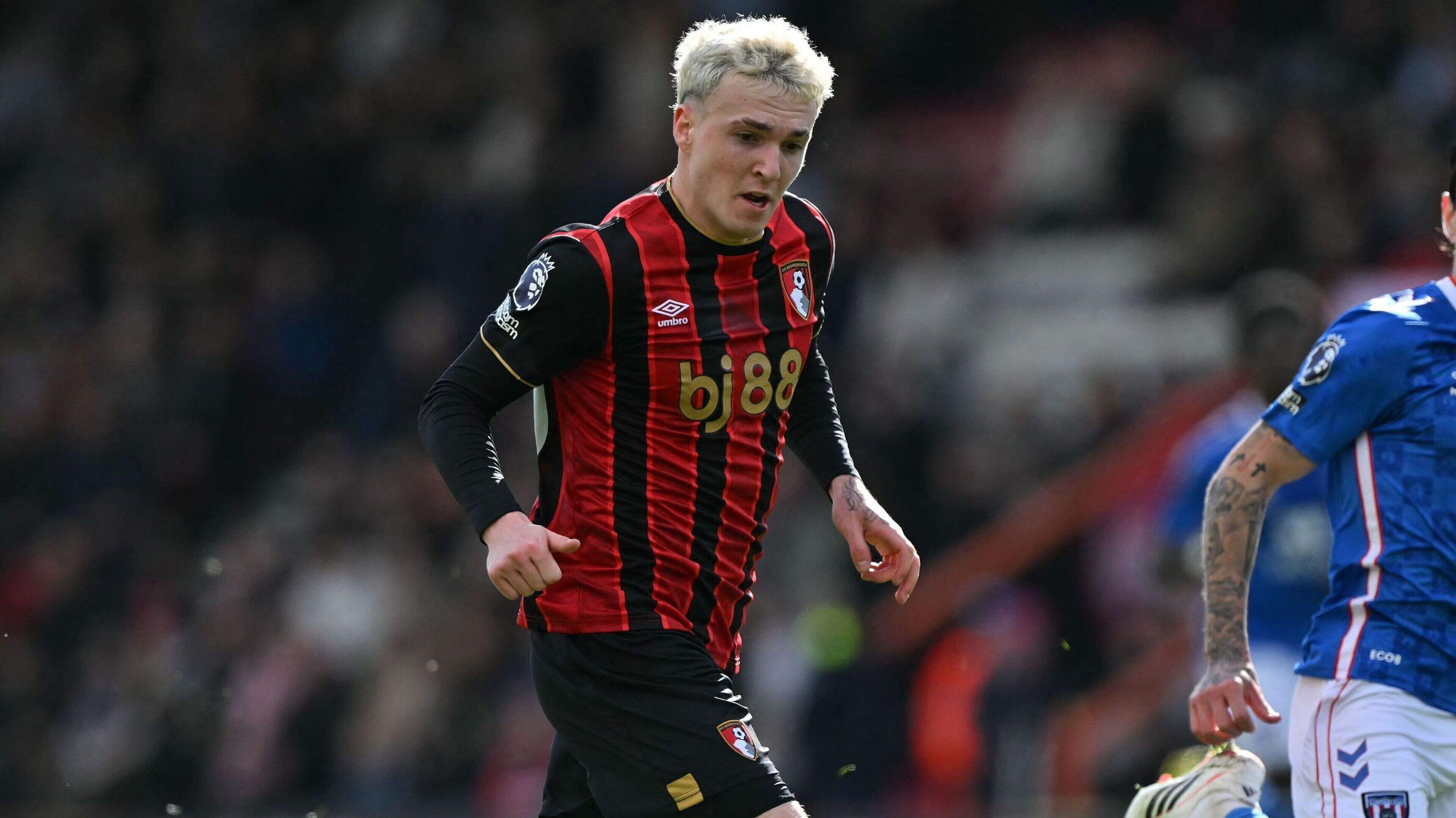 Bournemouth zet Alex Jimenez uit de selectie: club onderzoekt seksueel getinte berichten aan 15-jarig meisje