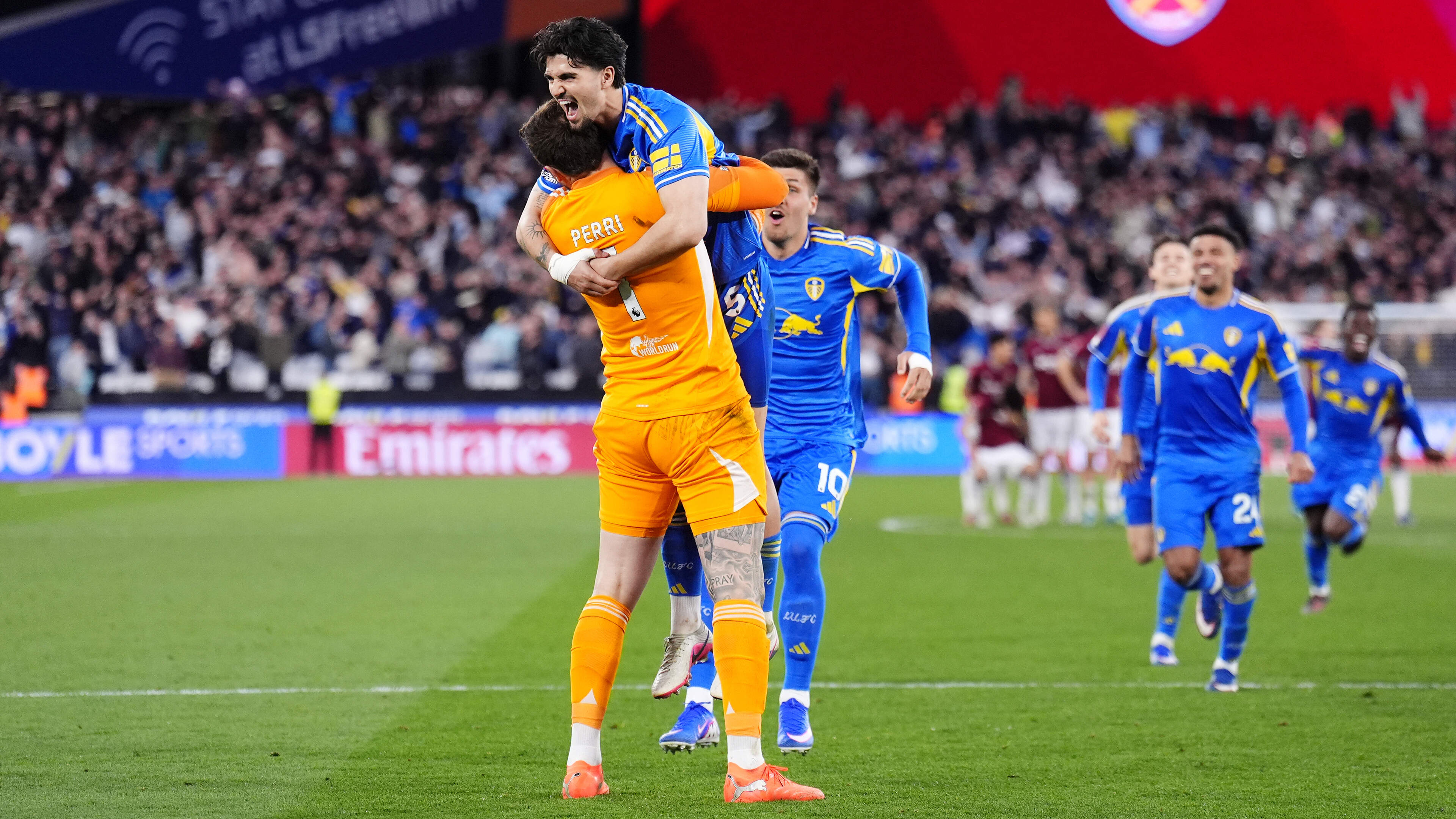 Heldenrol Pascal Struijk in FA Cup-toernooi: verdediger schiet Leeds United in thriller naar halve finale, duizenden West Ham-fans missen ontknoping