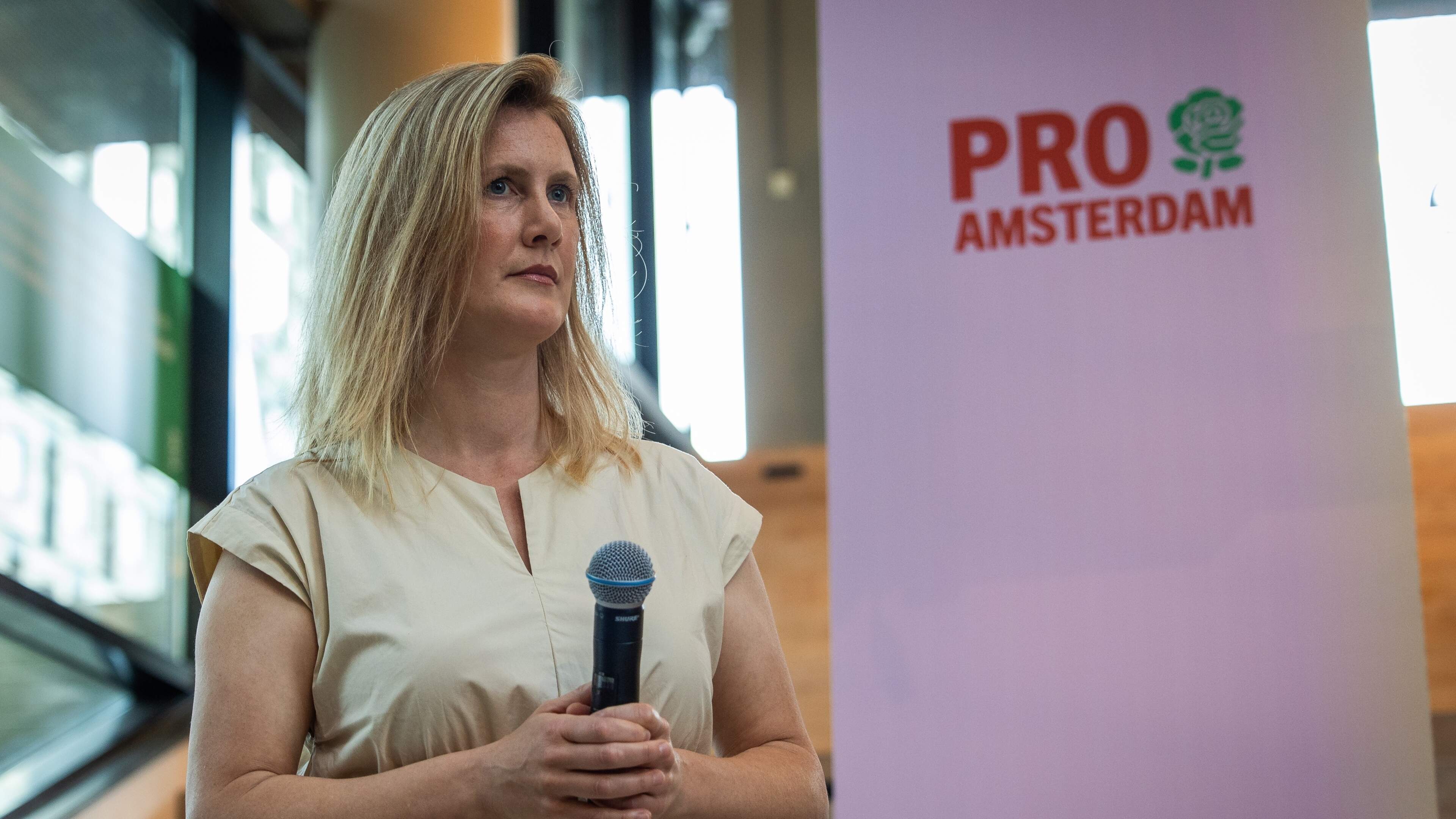 Amsterdamse D66-wethouder Melanie van der Horst ontkent bewust stilhouden kostenbom IJ-brug: ’Aanval op integriteit’