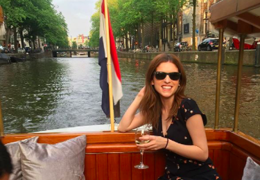 Anna Kendrick Amsterdam Anna Kendrick bitcht op Amsterdam: ’Je bent een lelijke stad!’ | De ...