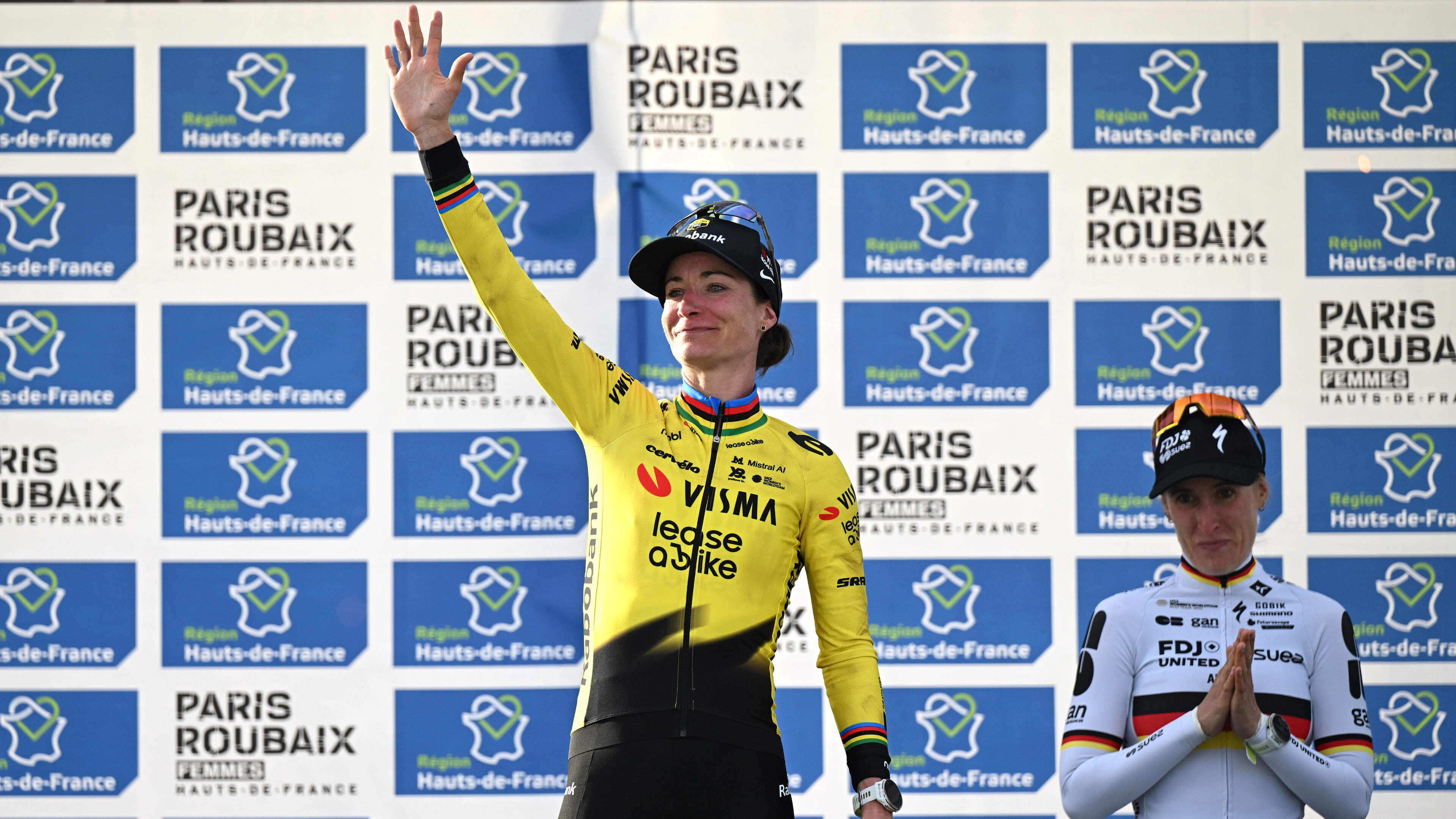 Emotionele Marianne Vos mist nipt zege na overlijden vader Henk: ’We missen hem, eventjes bellen, of een foto’