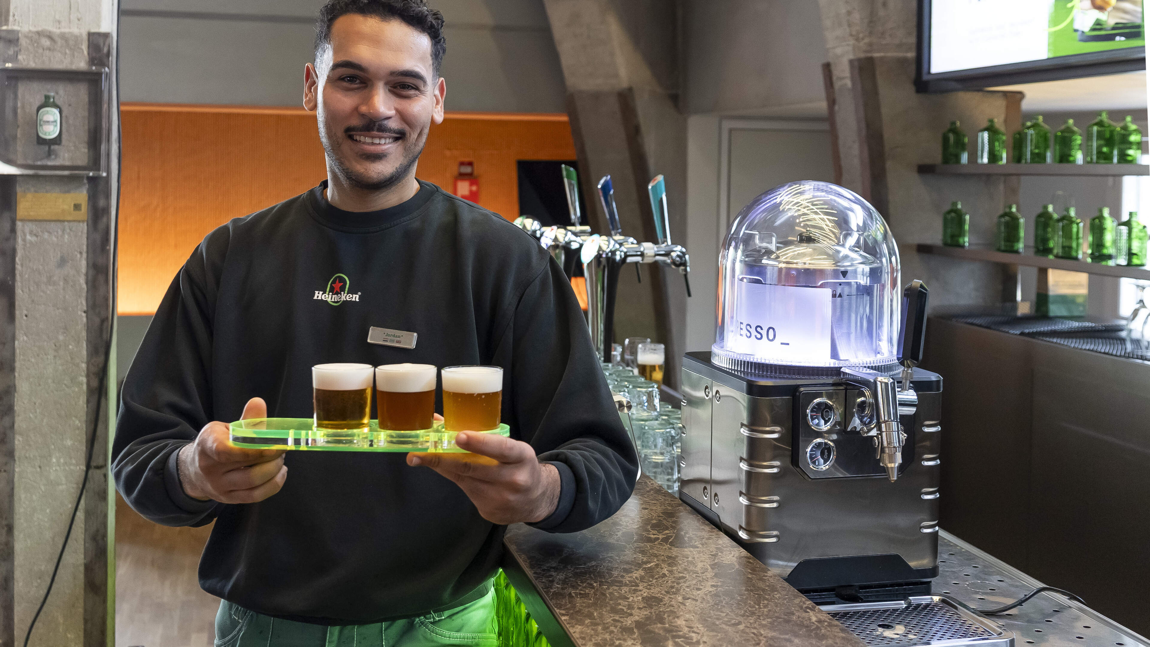 Heineken Experience viert 25e verjaardag: ’Zelf gebrouwen worden op trillend platform was groot succes’