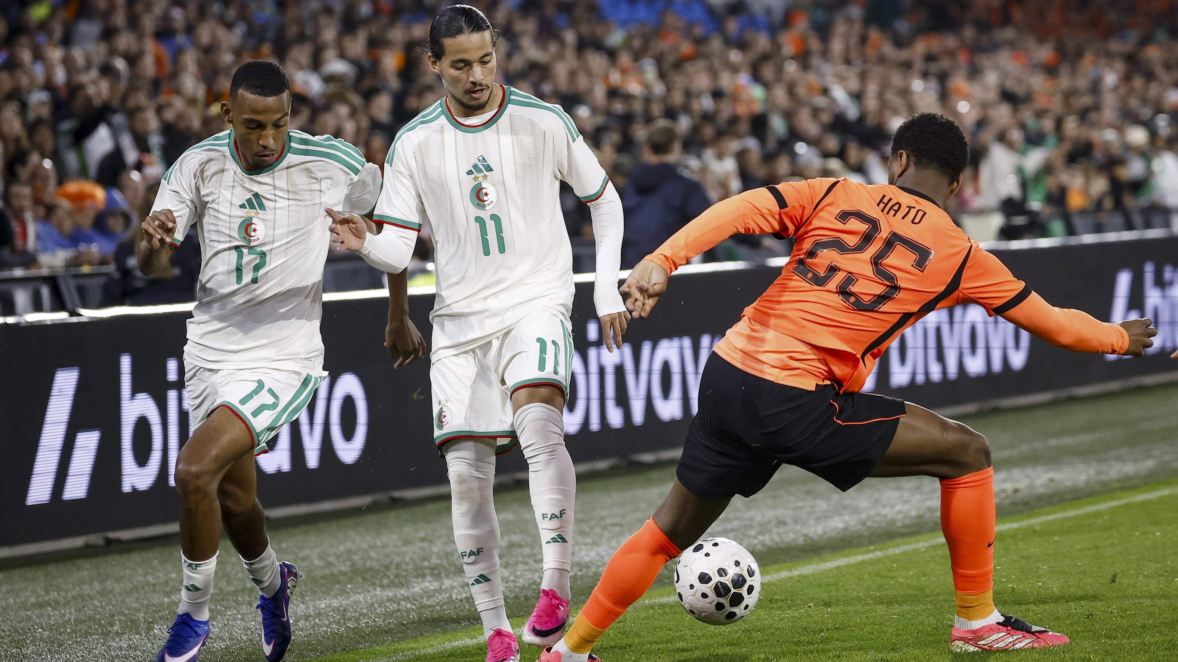 Herbeleef hoe Algerije het Nederlands elftal een kater toediende in de uitzwaaiwedstrijd