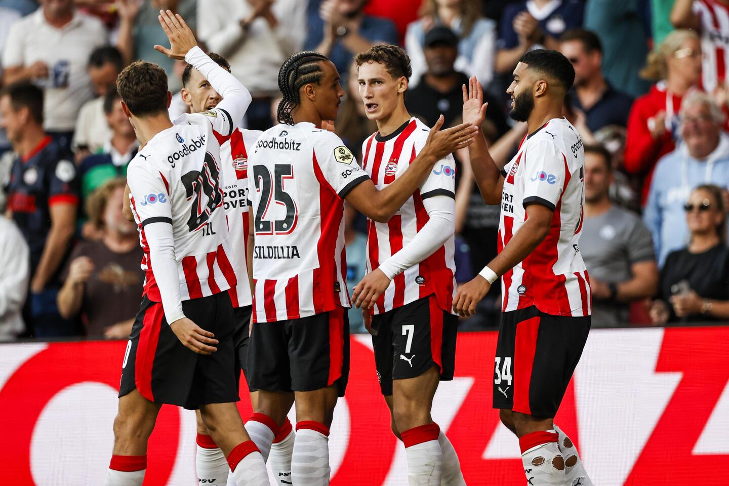 Weer boekt PSV een zege in eigen huis.