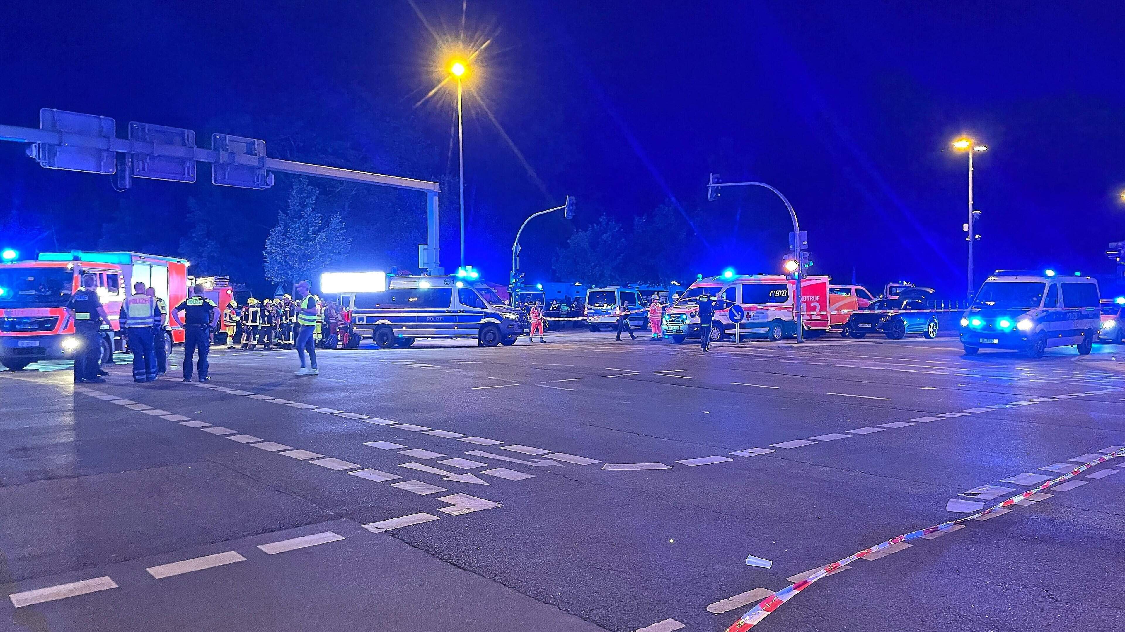 Auto rijdt in op mensenmenigte bij Pride in Berlijn: meerdere gewonden