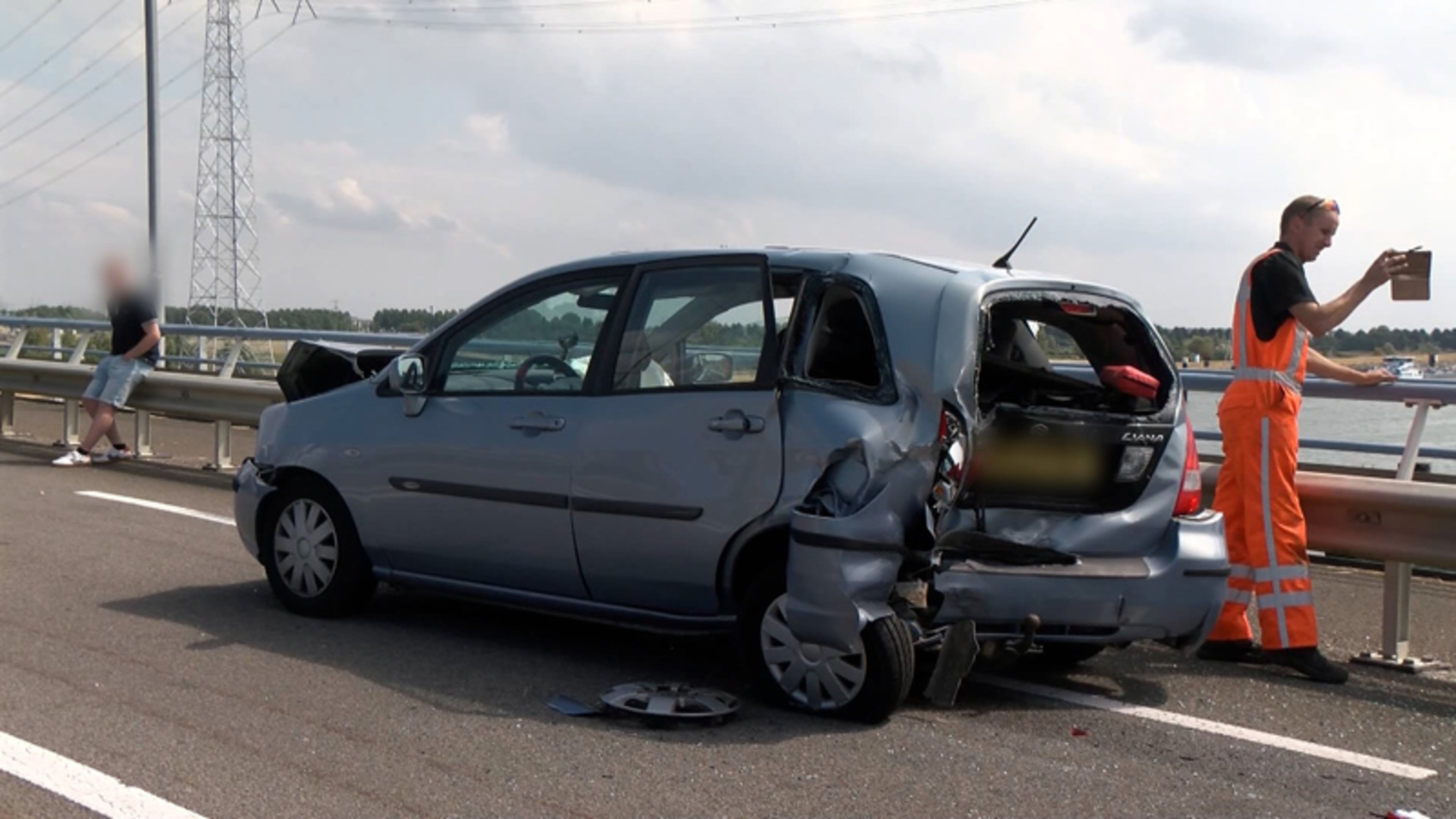 Drie auto’s in de kreukels door ongeluk op Vlakebrug Zeeland