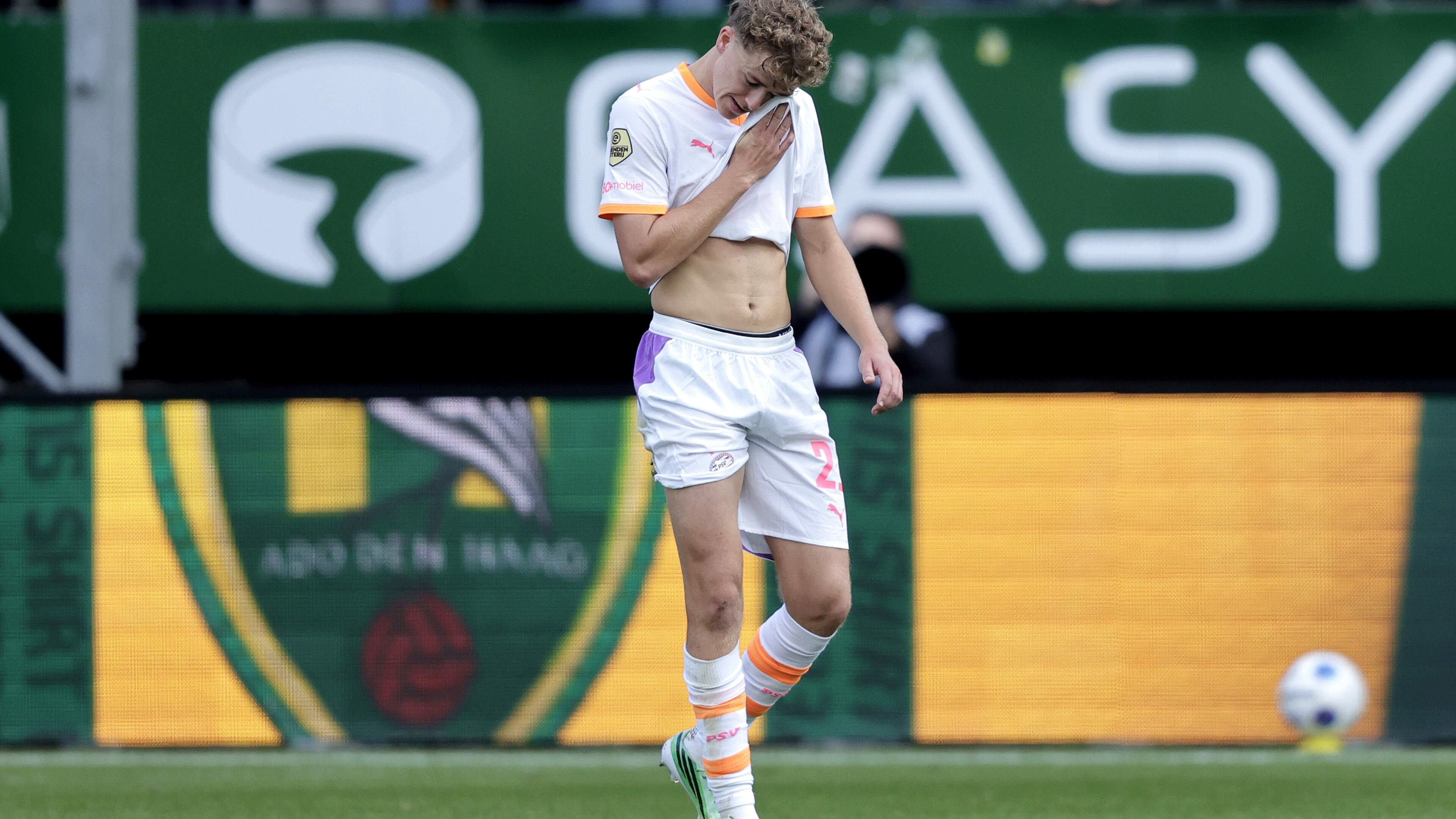 LIVE Eredivisie | Problemen voor PSV: Til valt gebleseerd uit, doelpuntenmaker Mijnans met rood van het veld
