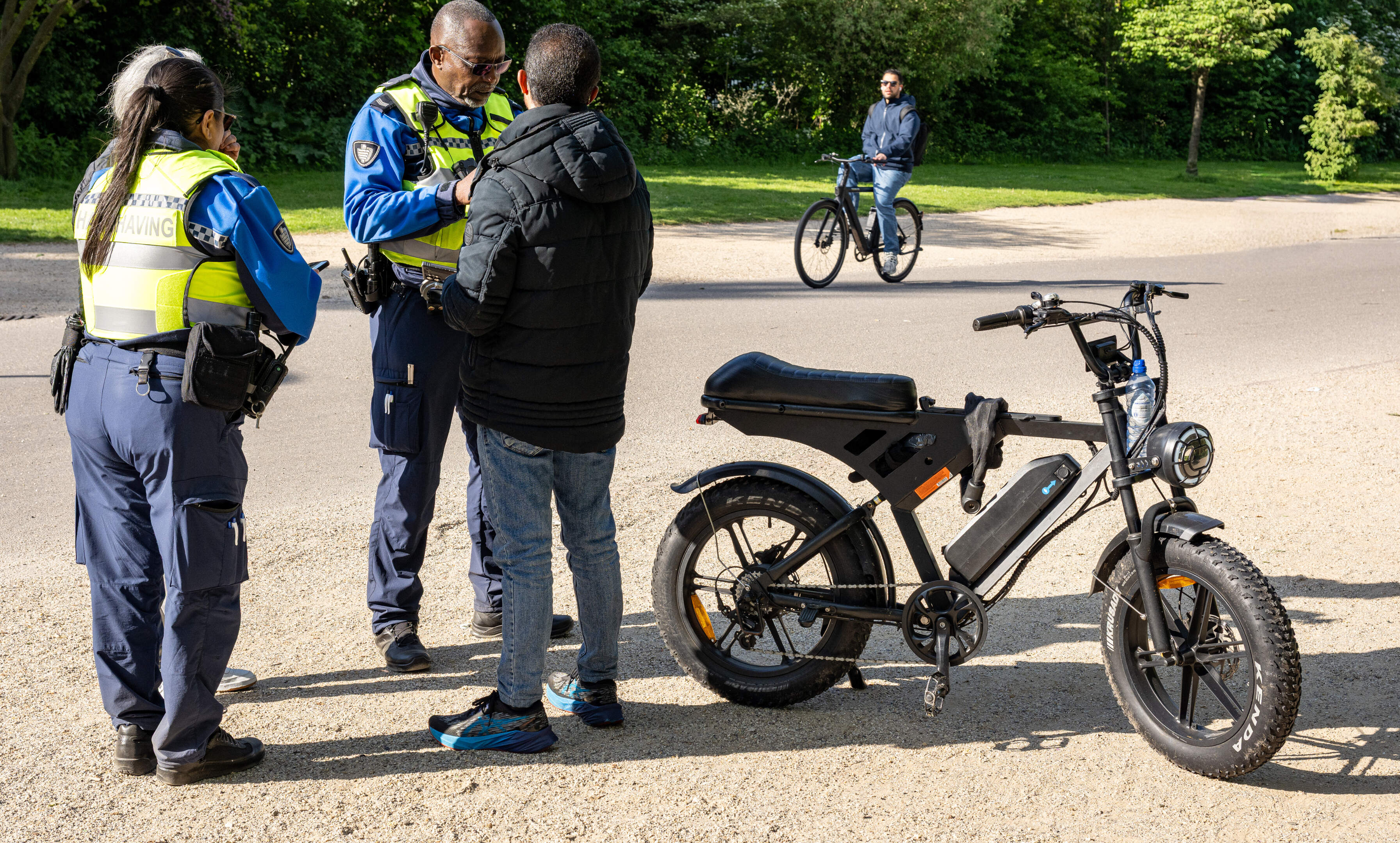 Fatbikeverbod in Vondelpark, maar duurt ’wel een jaar’ voordat ze echt verdwenen zijn: ’Weet nog wel een paar sluiproutes’