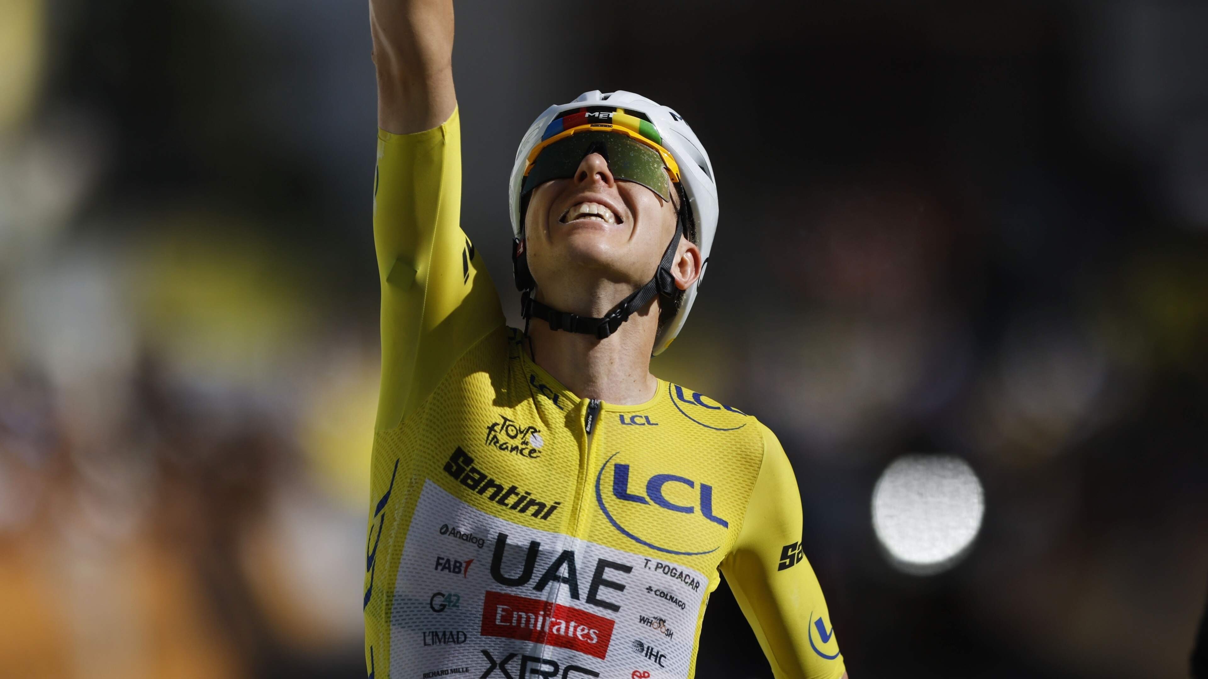 Uitslag en standen Tour de France: Tadej Pogacar heerst op Alpe d’Huez, strijd om groen lijkt gestreden