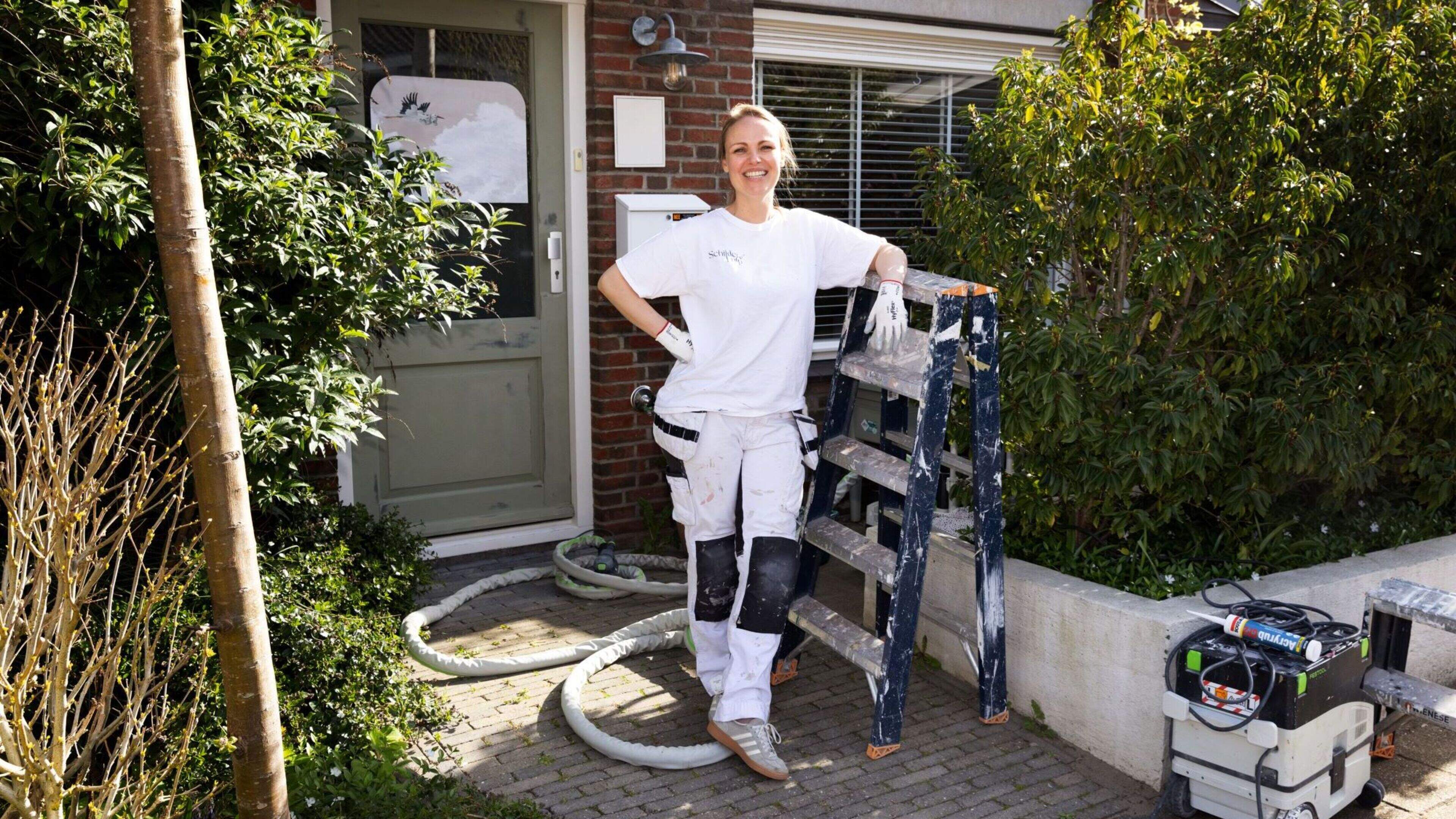 Nicole (34) is schilder: ’Als vrouw het schildersvak in, dat was allesbehalve gebruikelijk’