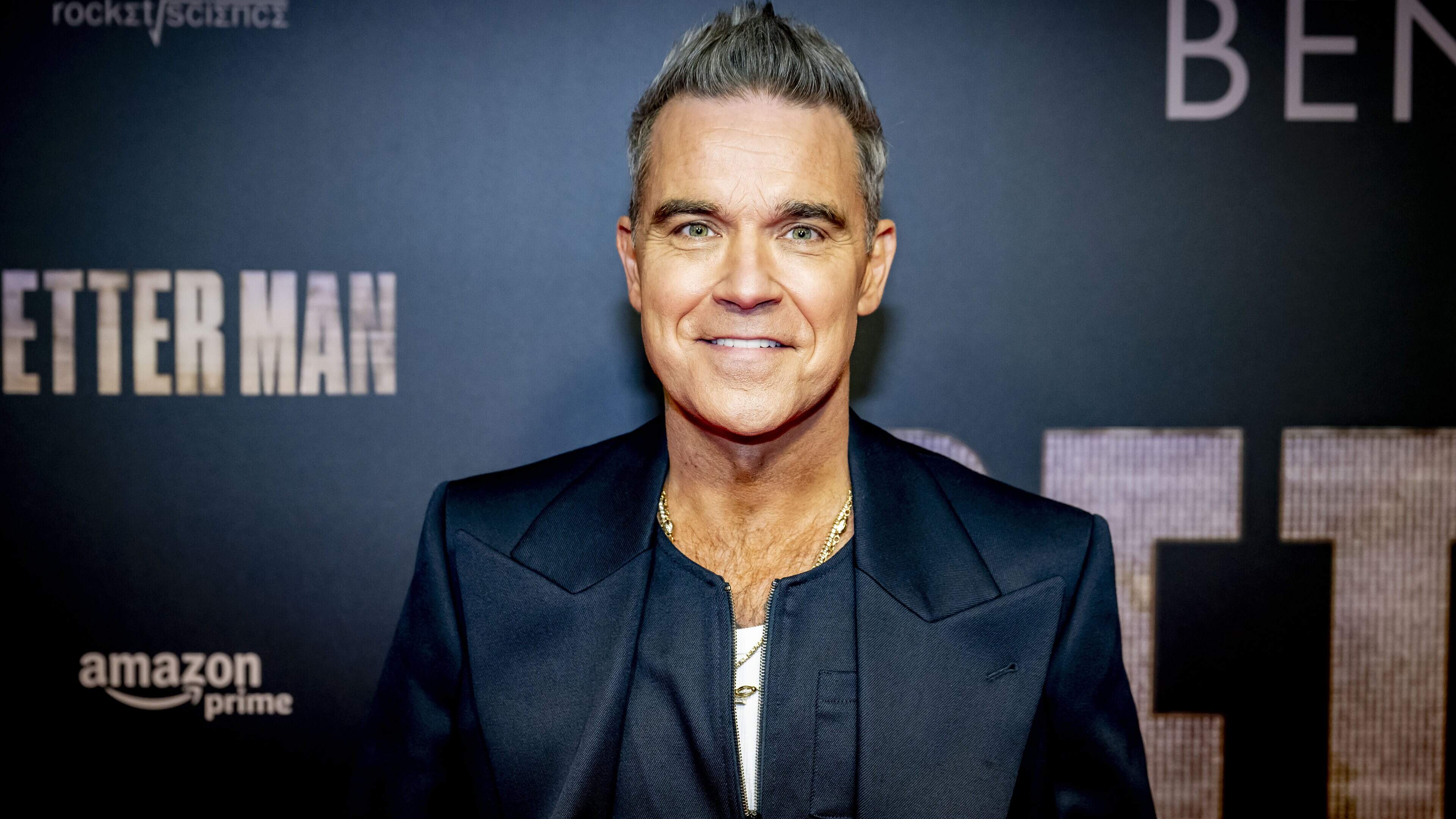 Robbie Williams reageert op geruchten over cocaïnegebruik: ’Het was gewoon een pepermuntje’