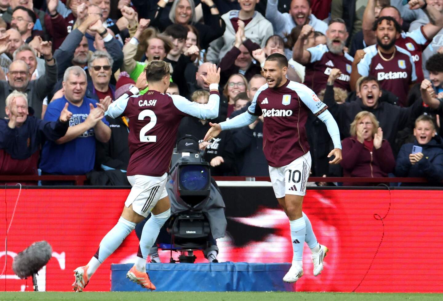 Aston Villa juicht.