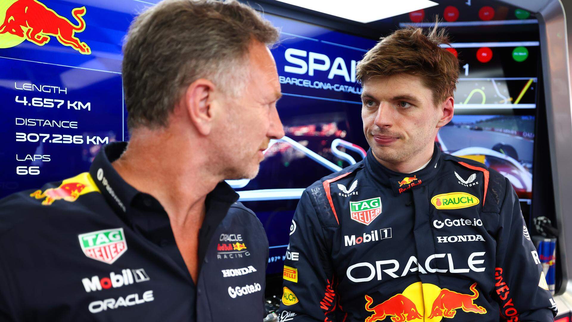 Max Verstappen (r.) krijgt na het congé van Christian Horner voor het eerst met een andere teambaas te maken bij Red Bull Racing. 