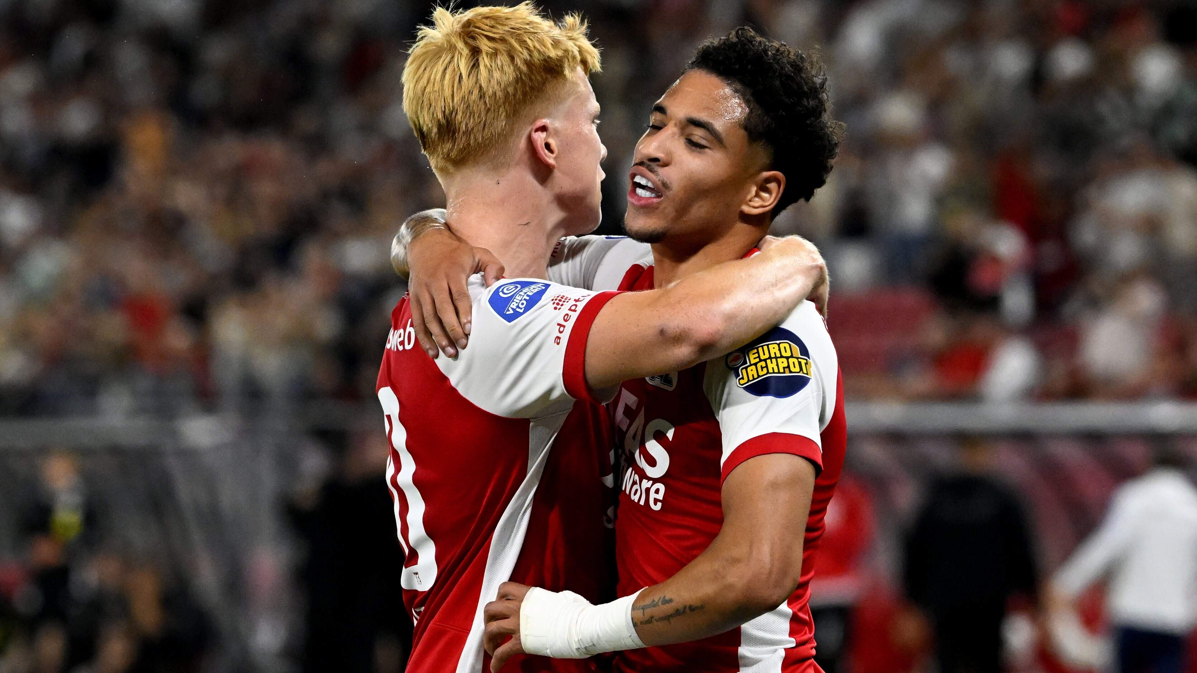 AZ heeft het een uur lastig met ADO Den Haag maar krijgt promovendus toch op de knieën