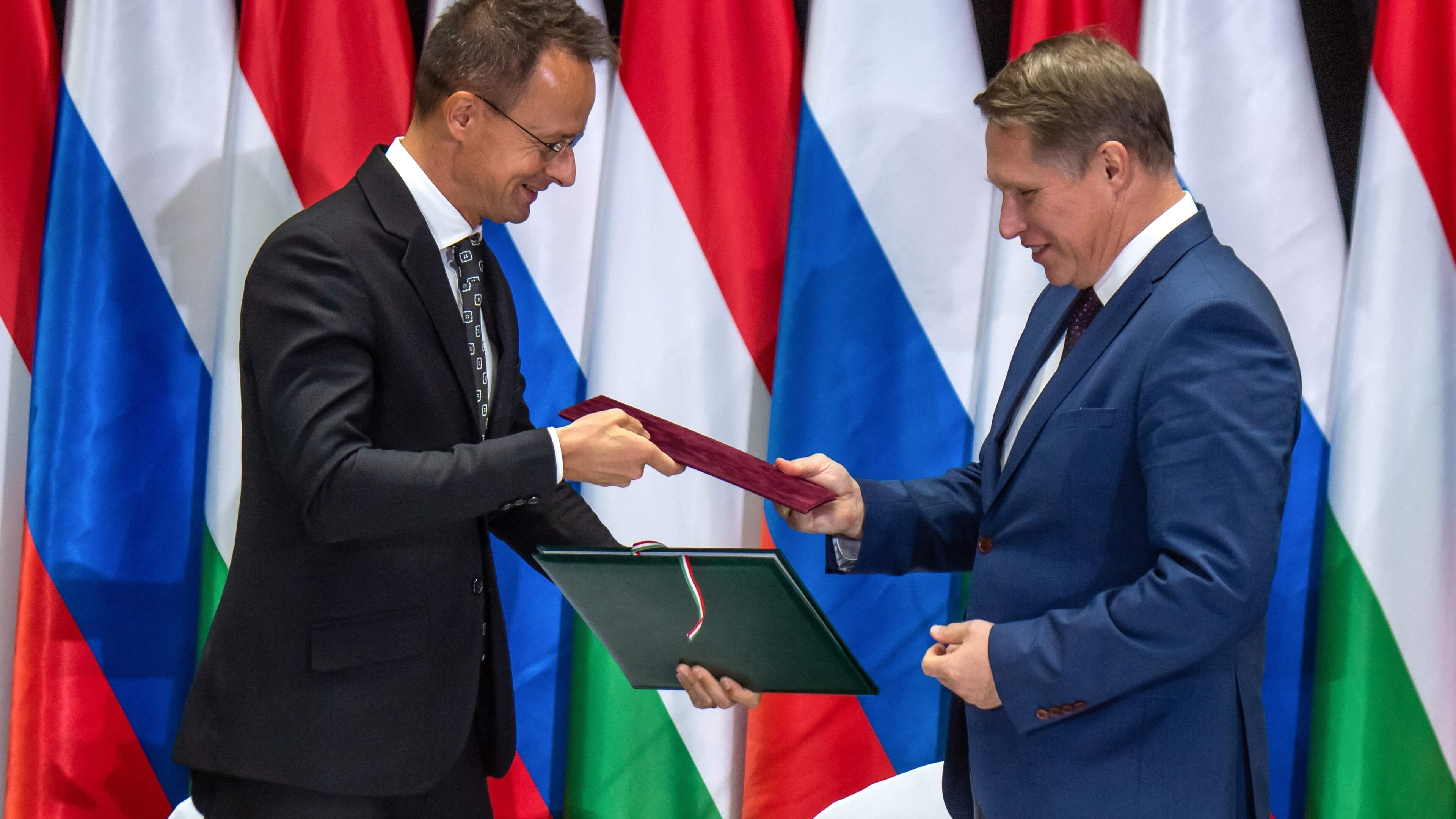 Explosief Hongaars-Russisch plan onthuld in aanloop naar verkiezingen, oppositie woedend om ’verraad’