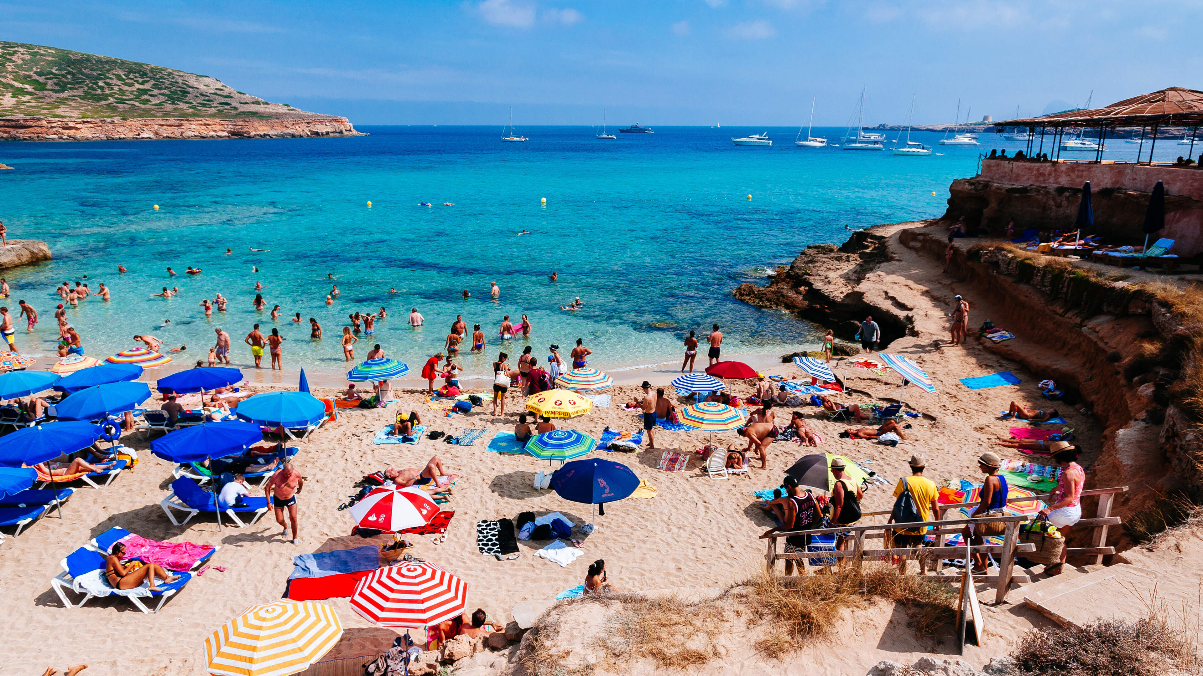 Nederlanders vieren steeds vaker vakantie in eigen land, maar deze Europese bestemming blijft topfavoriet