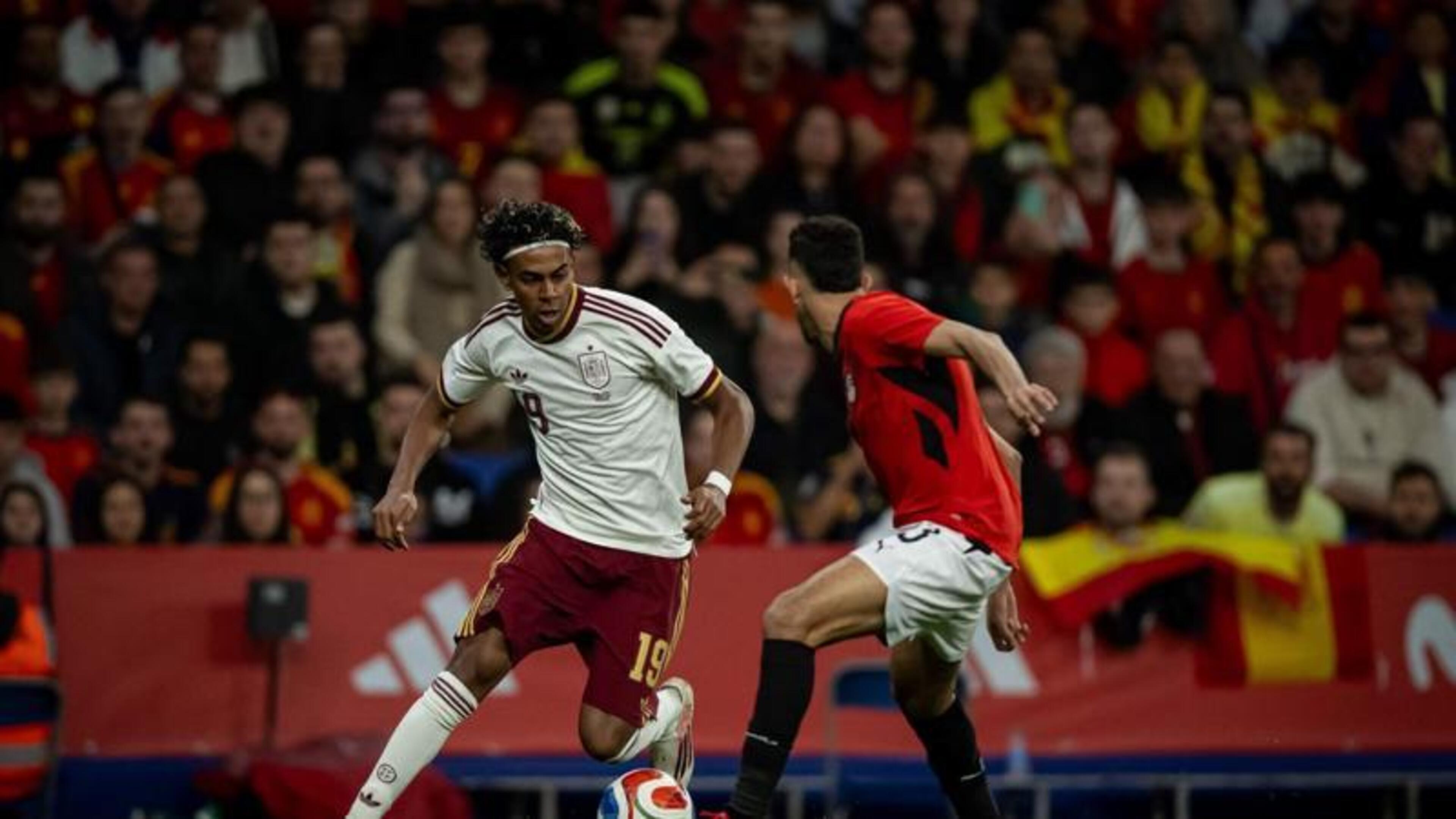 Denigrerende liedjes Spaanse voetbalfans krijgen mogelijk staartje: politie opent onderzoek